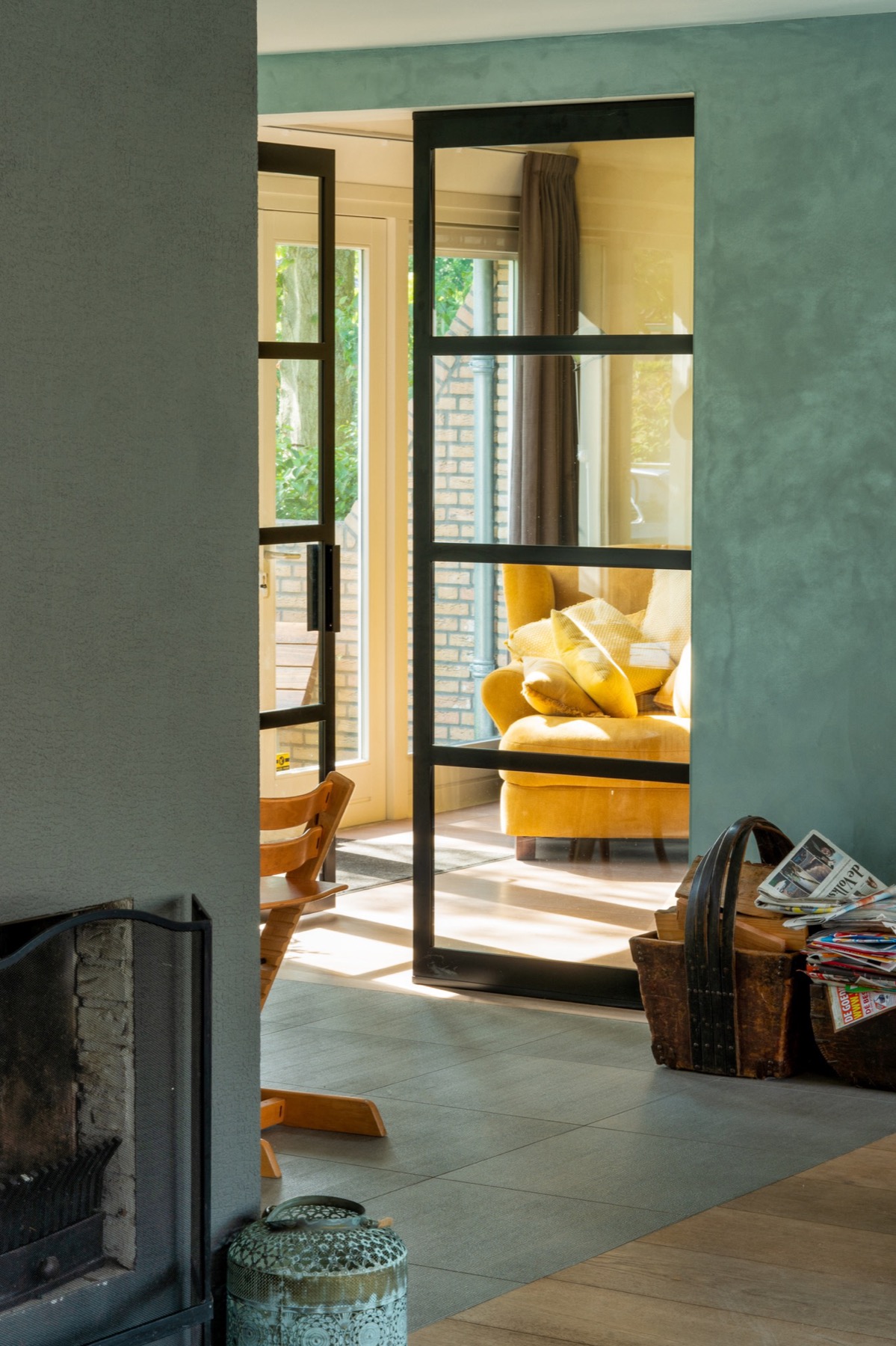 hal met decoratieve wanden