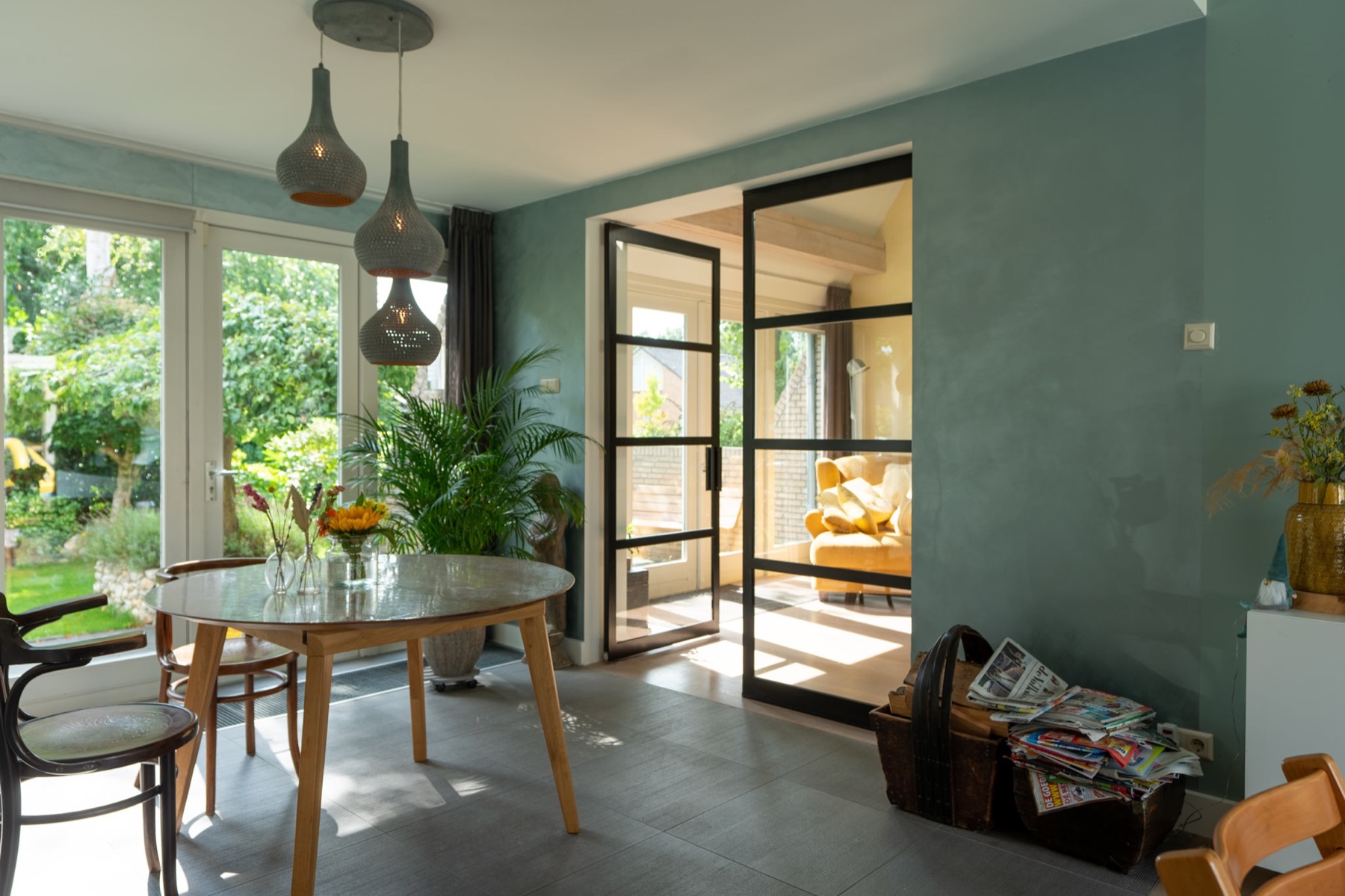 eetkamer met luxe wandafwerking