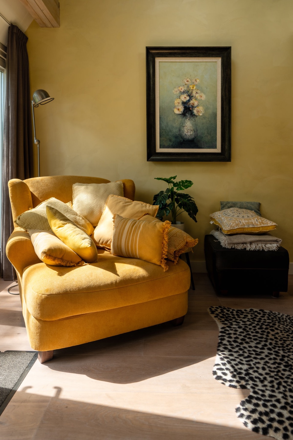 luxe zithoek met design wandafwerking