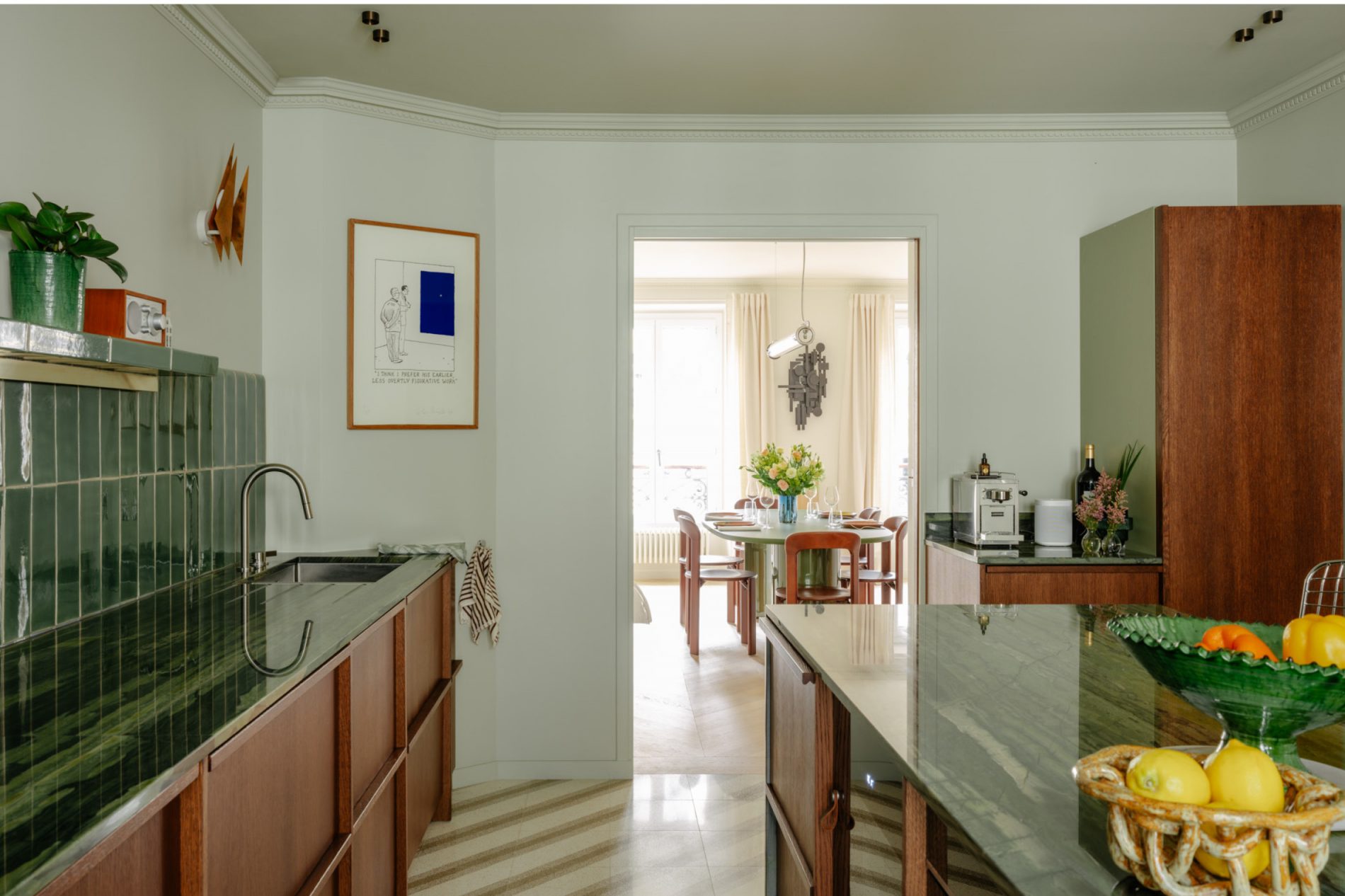 design keuken met luxe wandafwerking