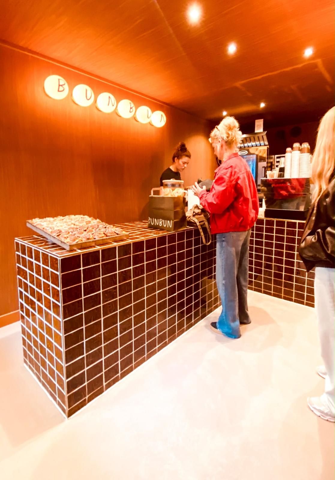 toonbar met keramische tegels