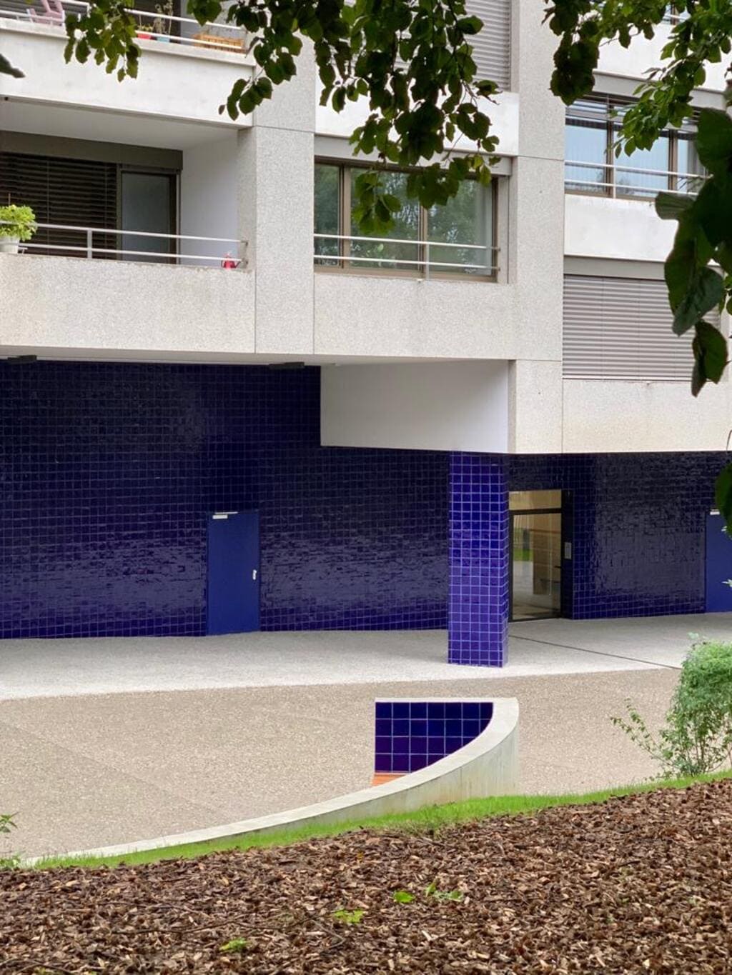 ingang met wandafwerking