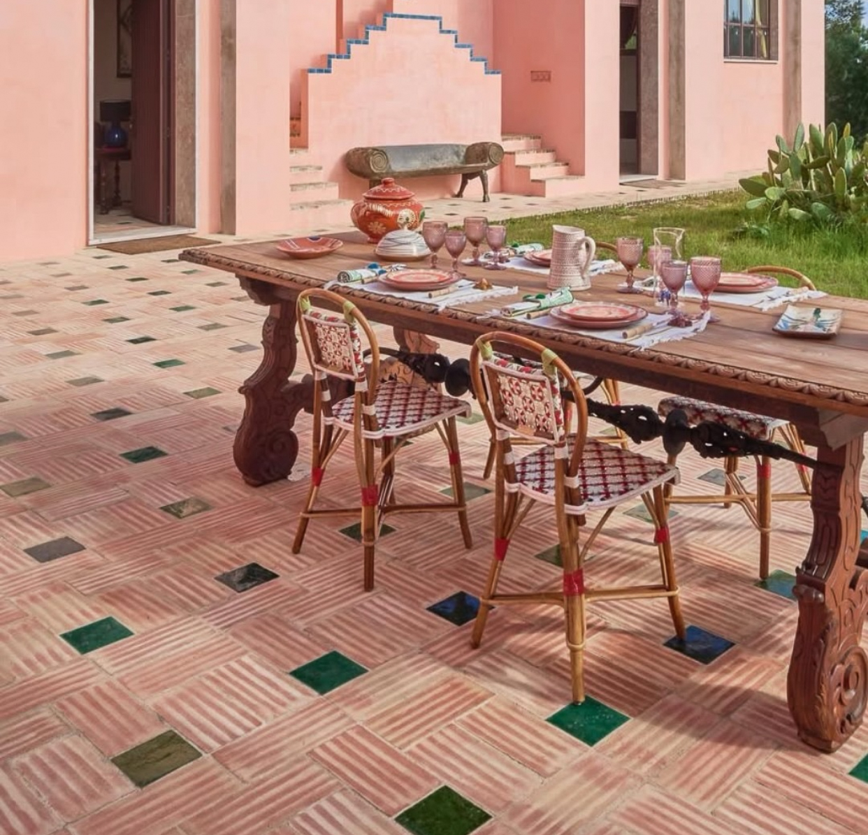 buitenruimte met luxe tegels
