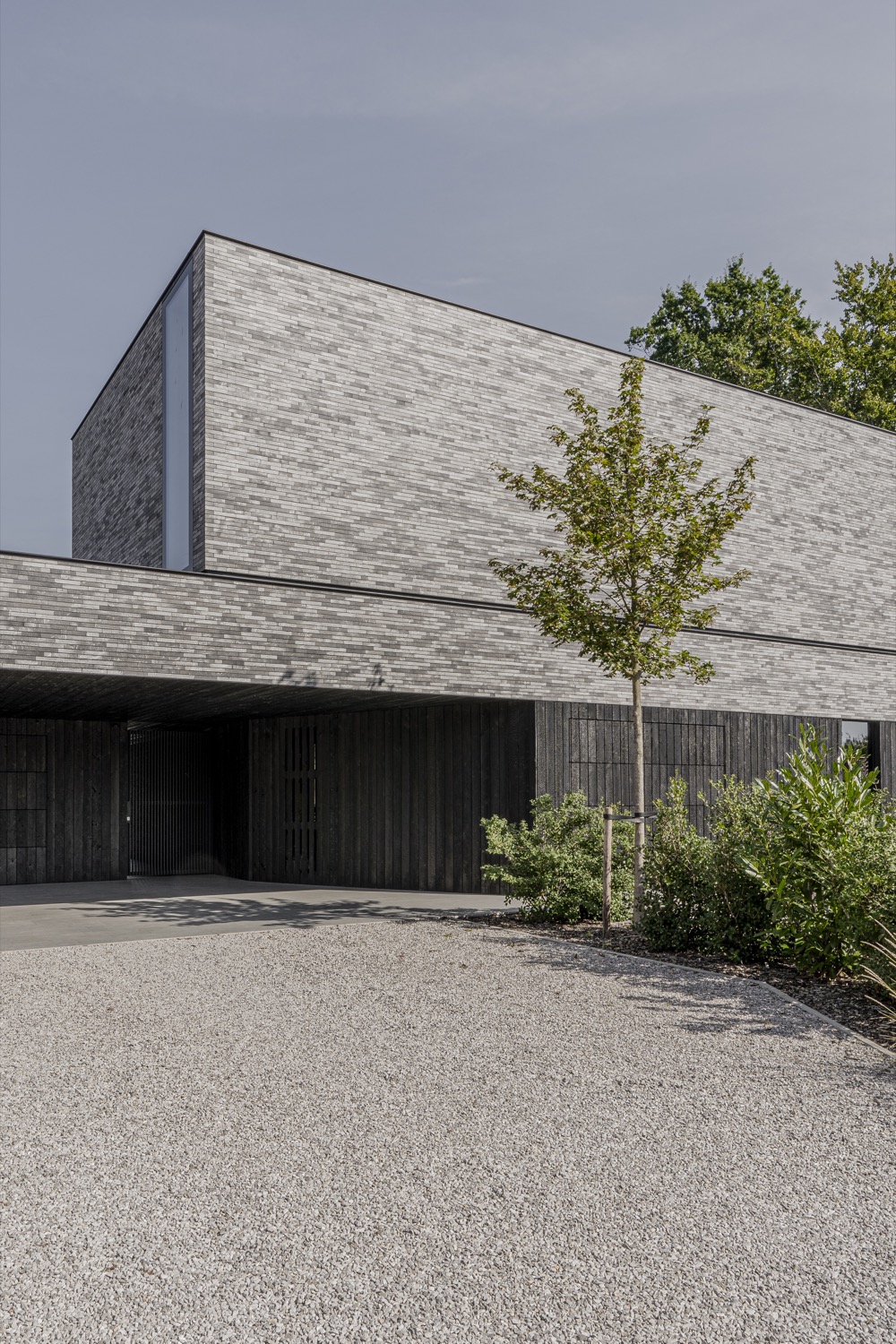 moderne villa met oprit