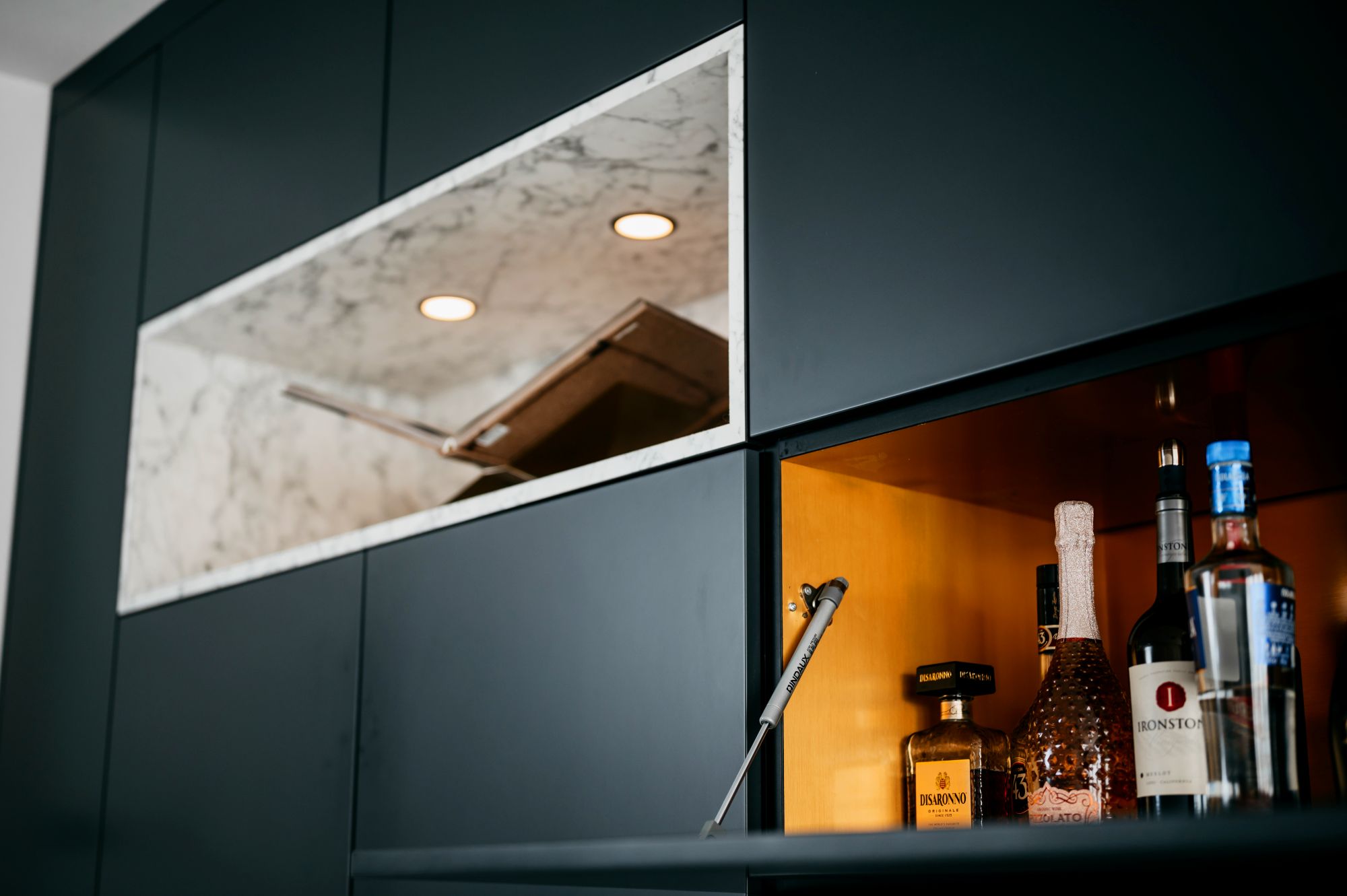cinewall met marmeren detail