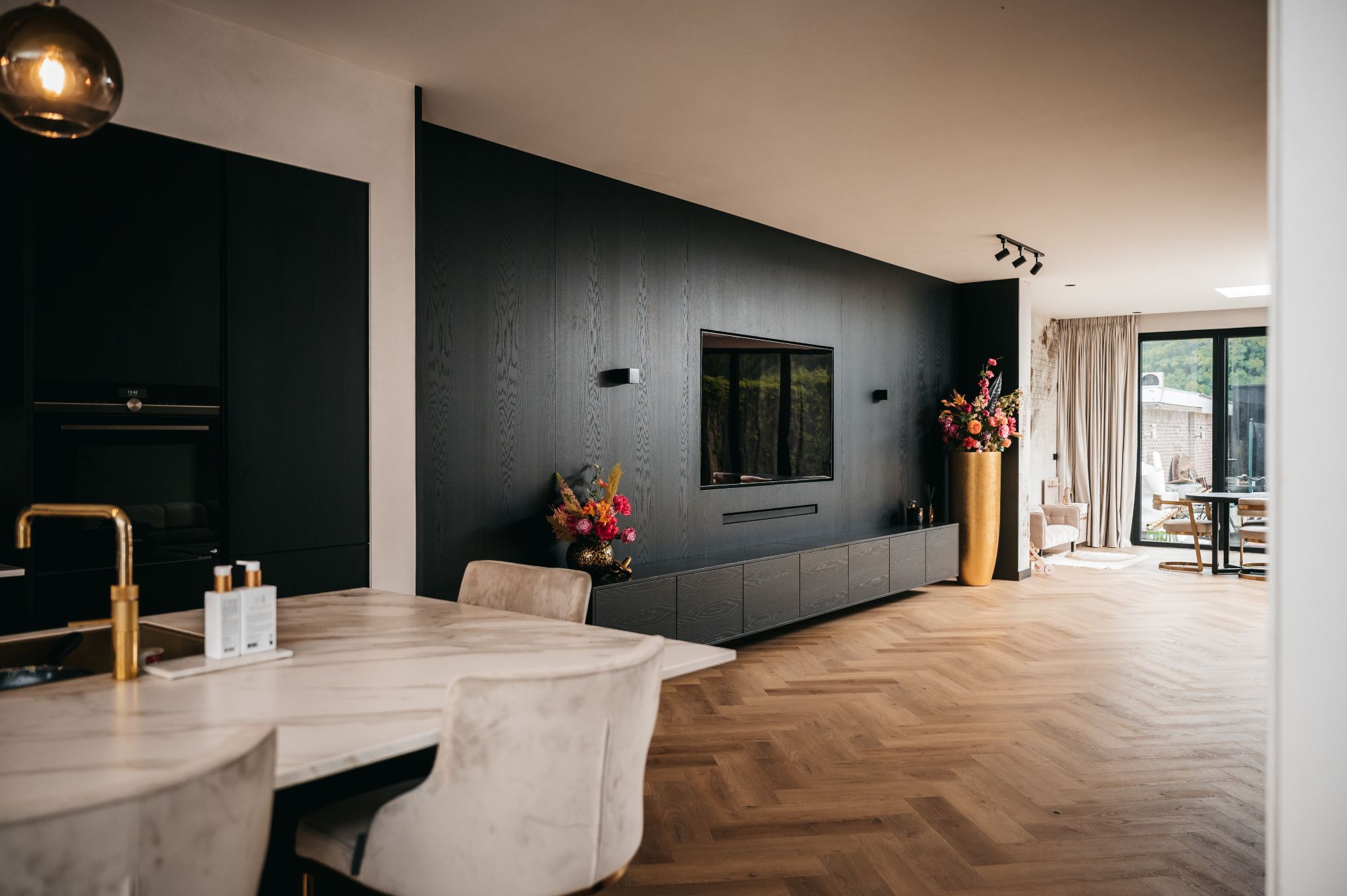 leefruimte met wandkast