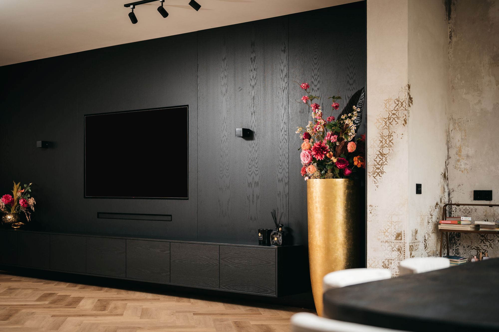 luxe tv wand