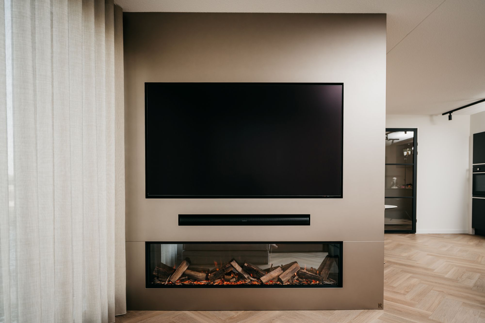 cinewall met haard