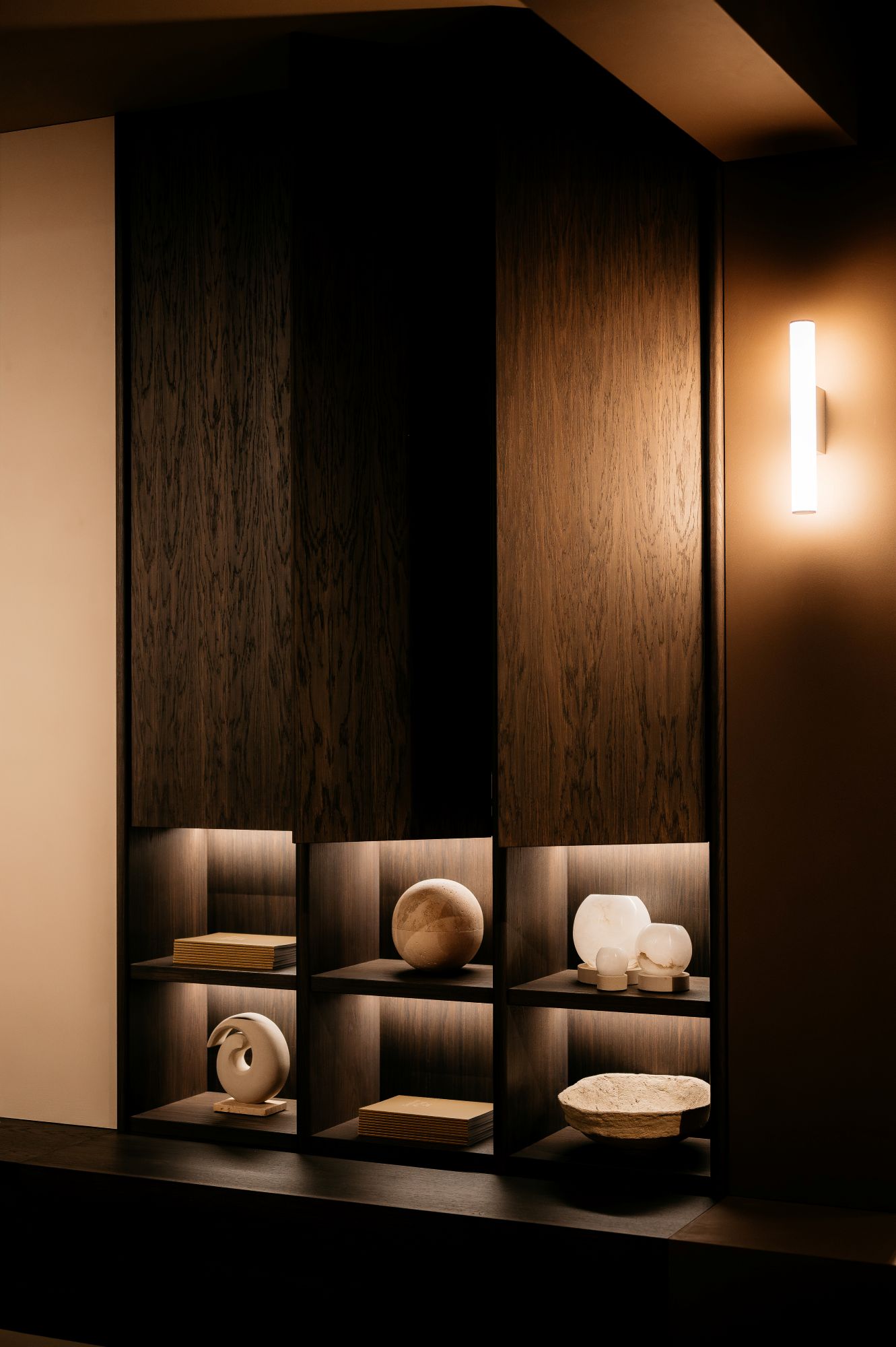 wandkast met verlichting