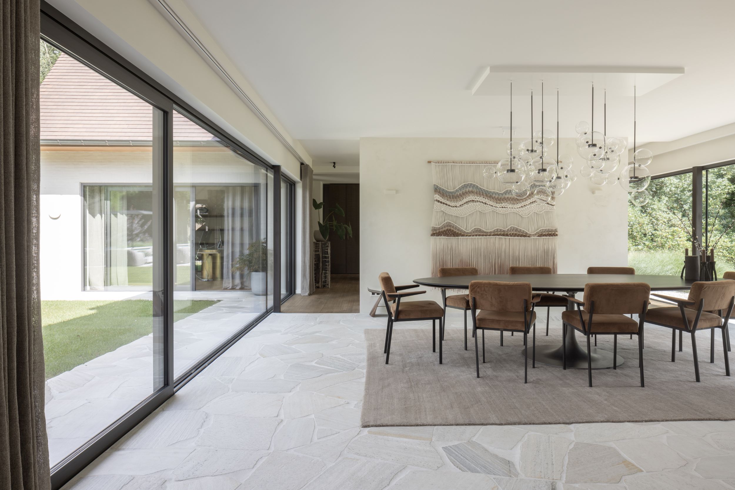 eetkamer met design verlichting