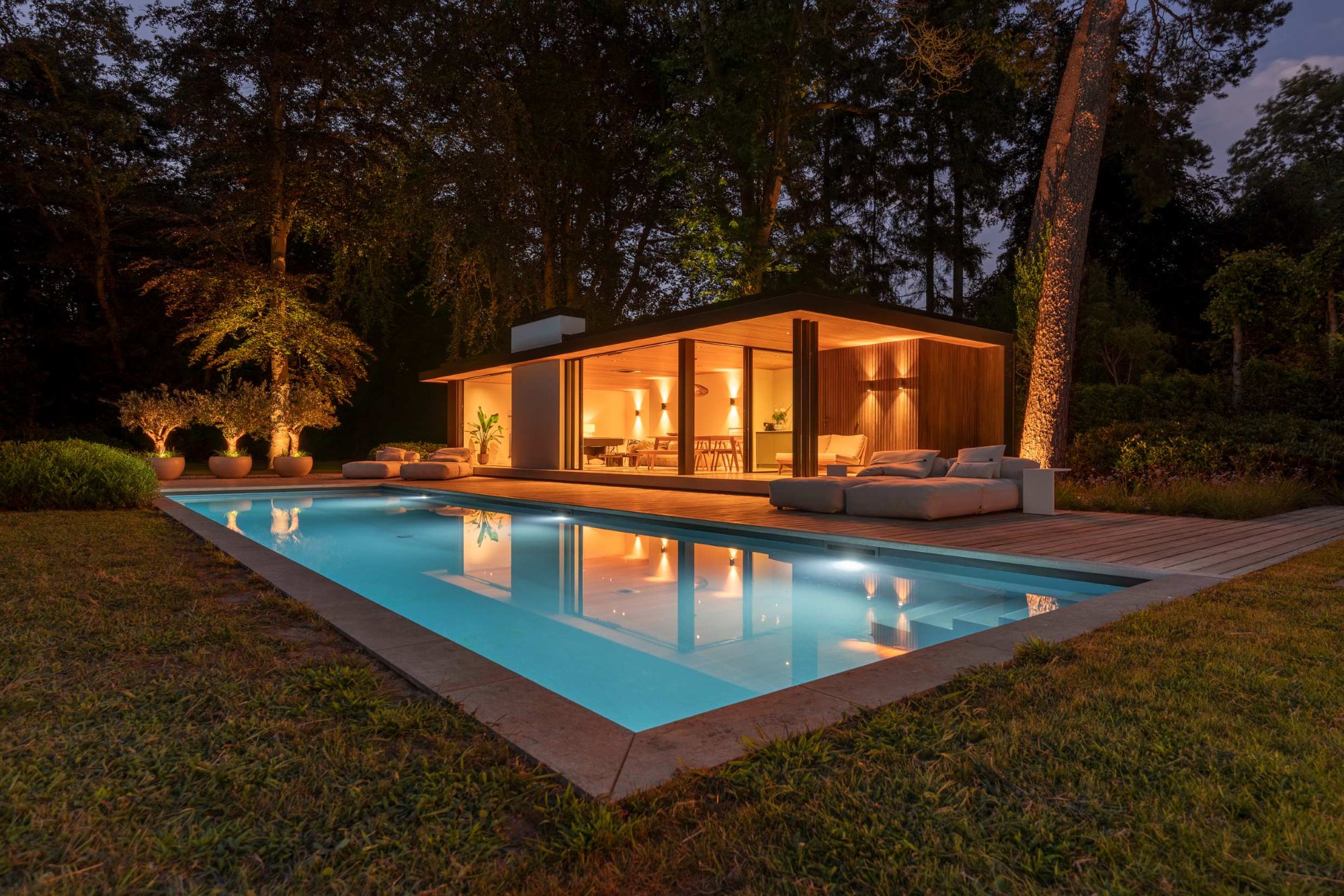 poolhouse met verlichting