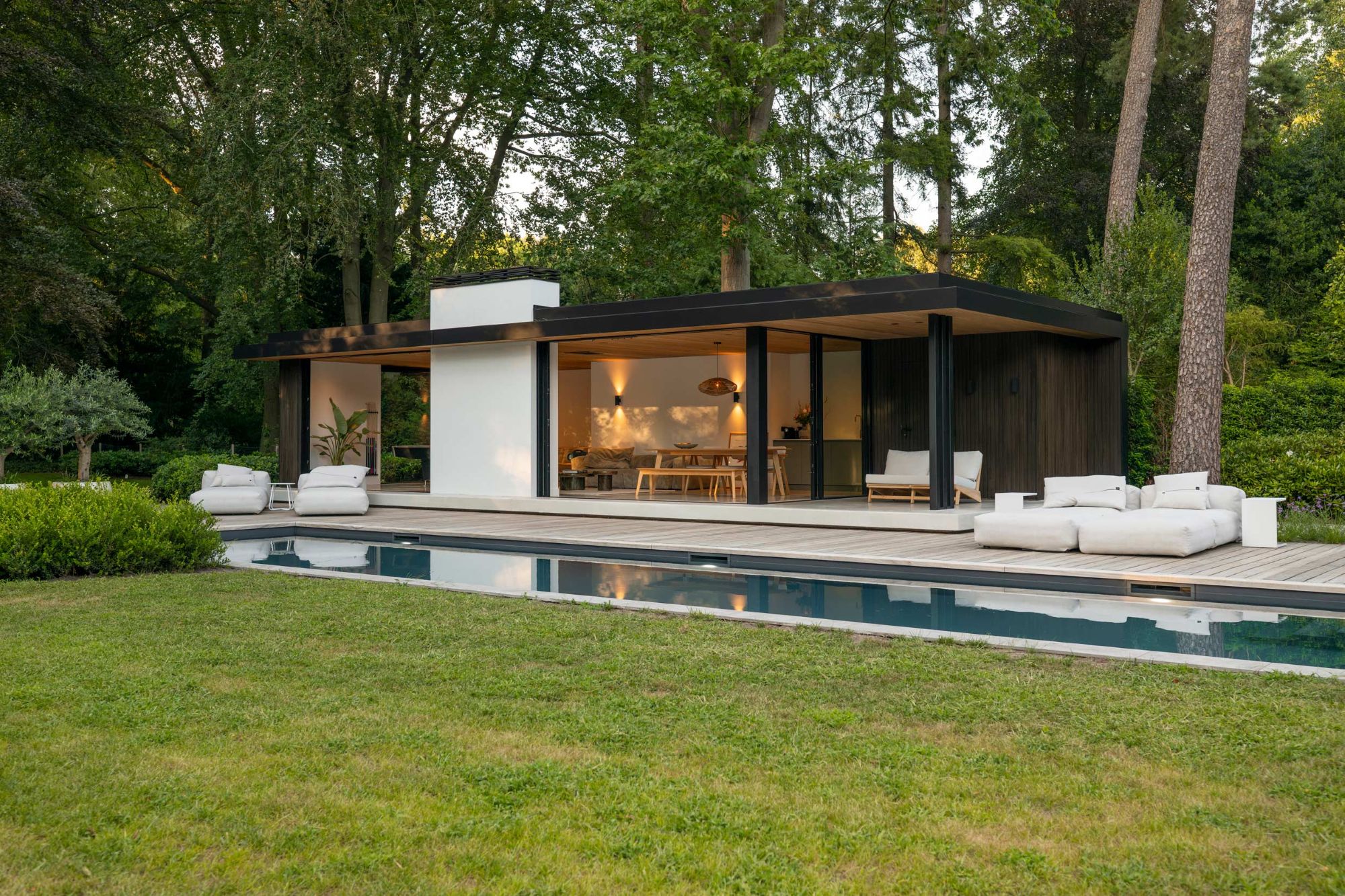 luxe poolhouse