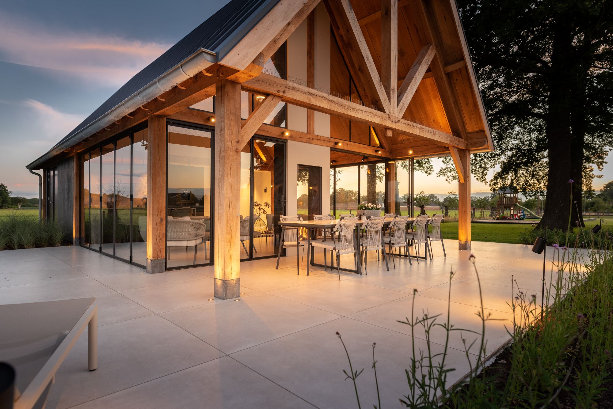 buitenverblijf met verlichting