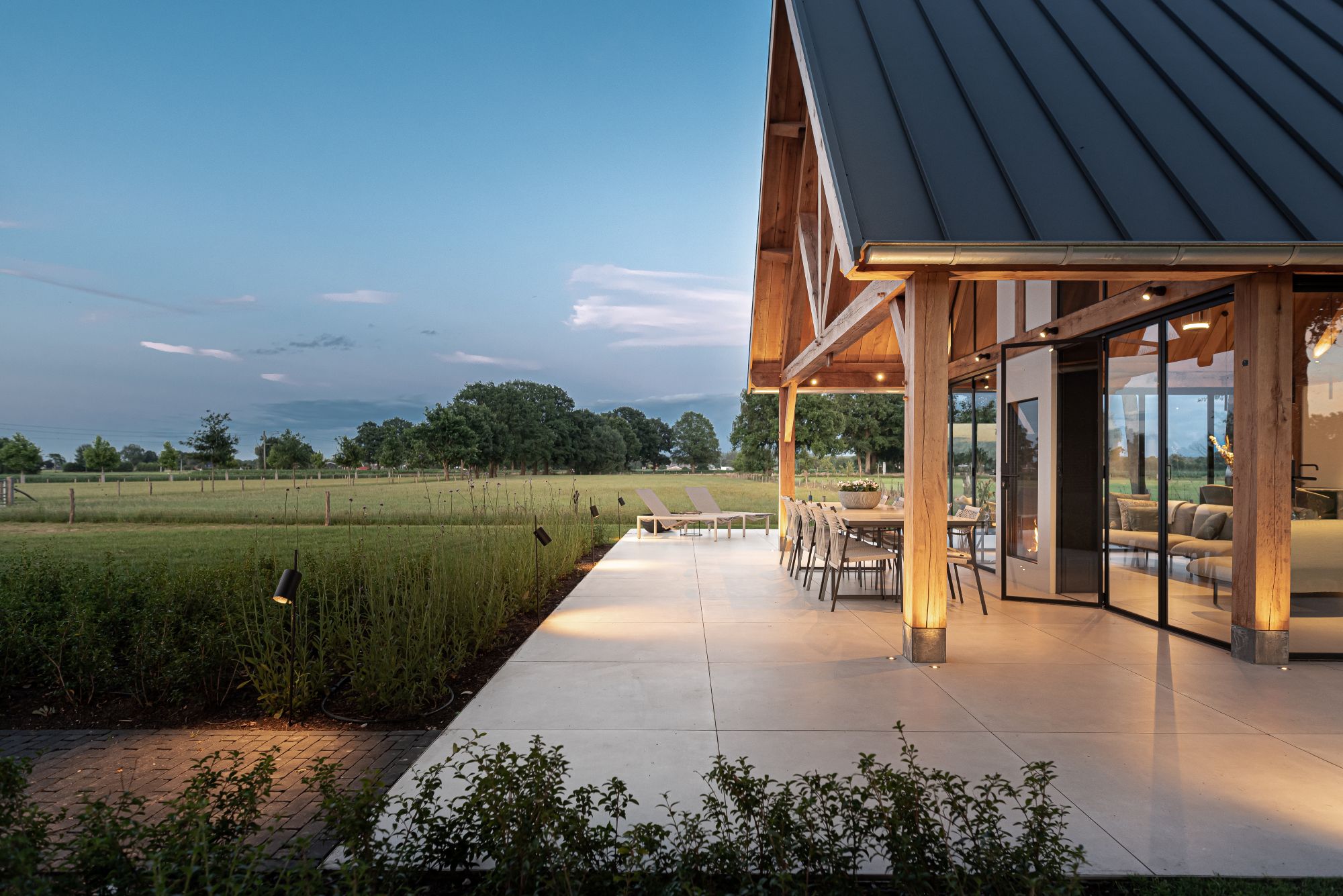 terras met verlichting