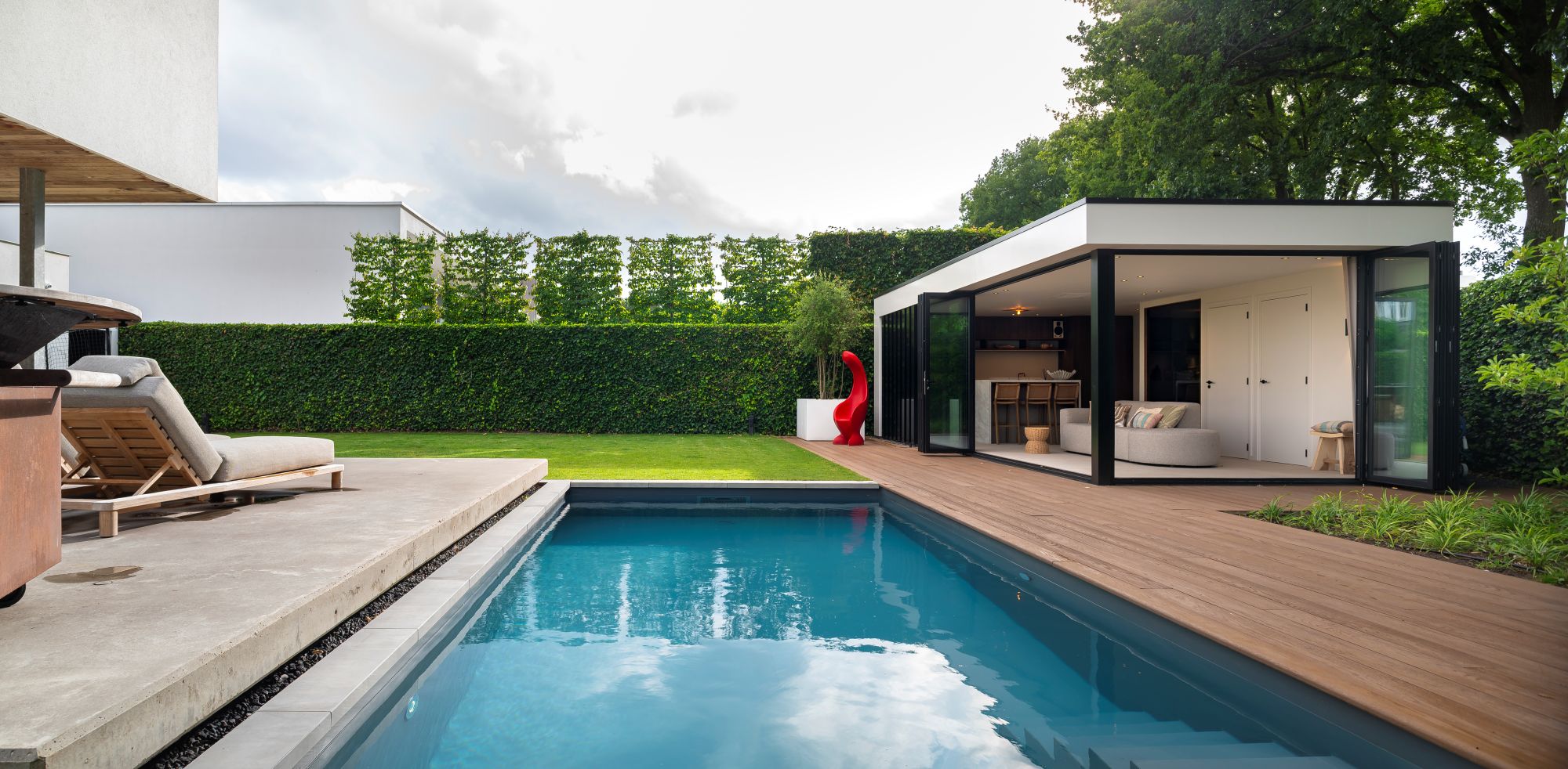 zwembad met tuinkamer