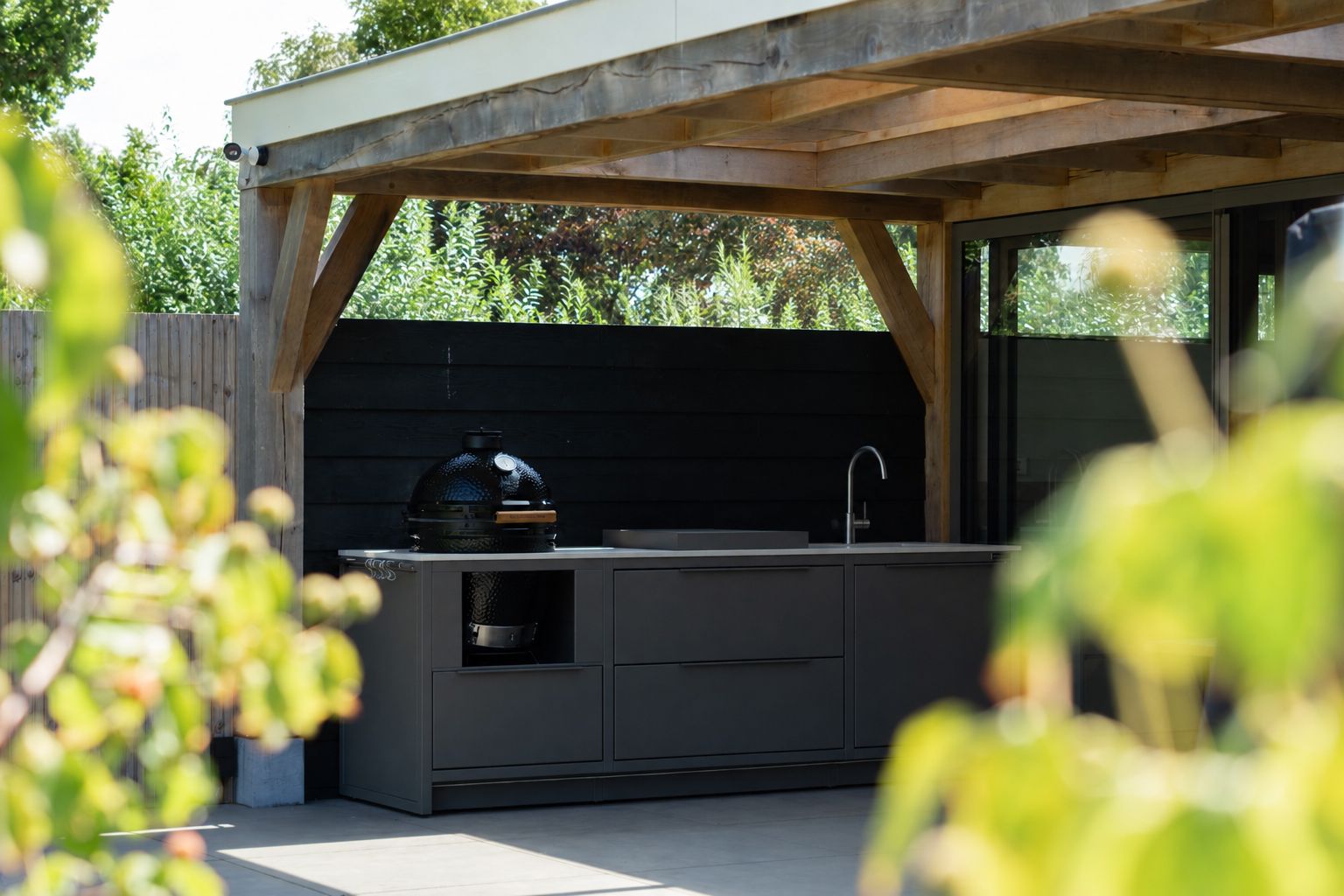 buitenkeuken onder overkapping