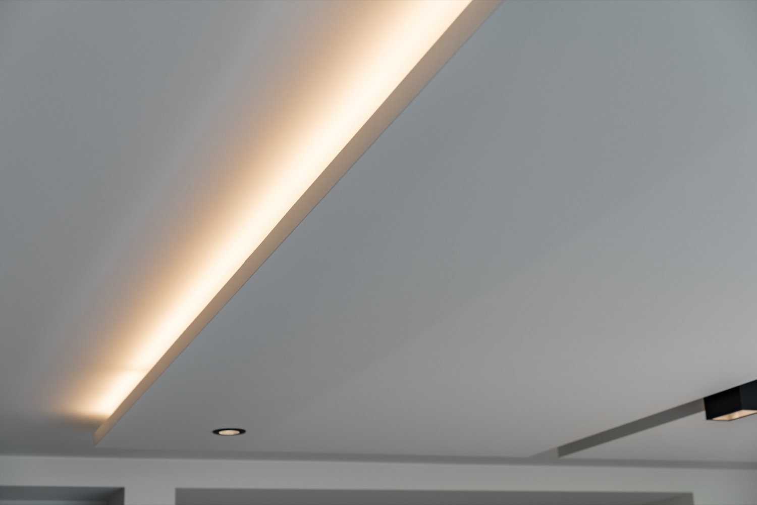 plafond met verlichting