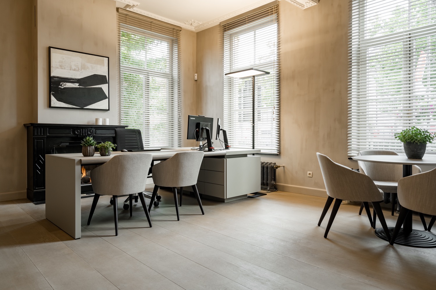 kantoor met houten vloer