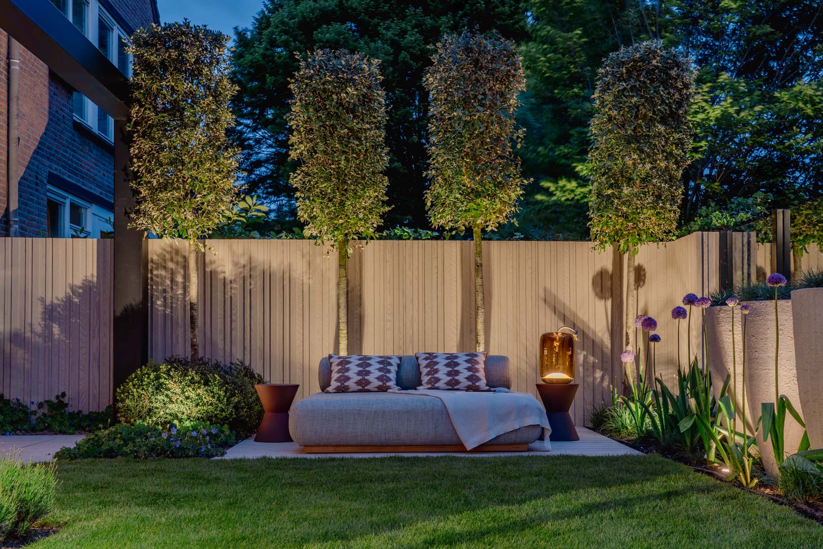 tuin met verlichting