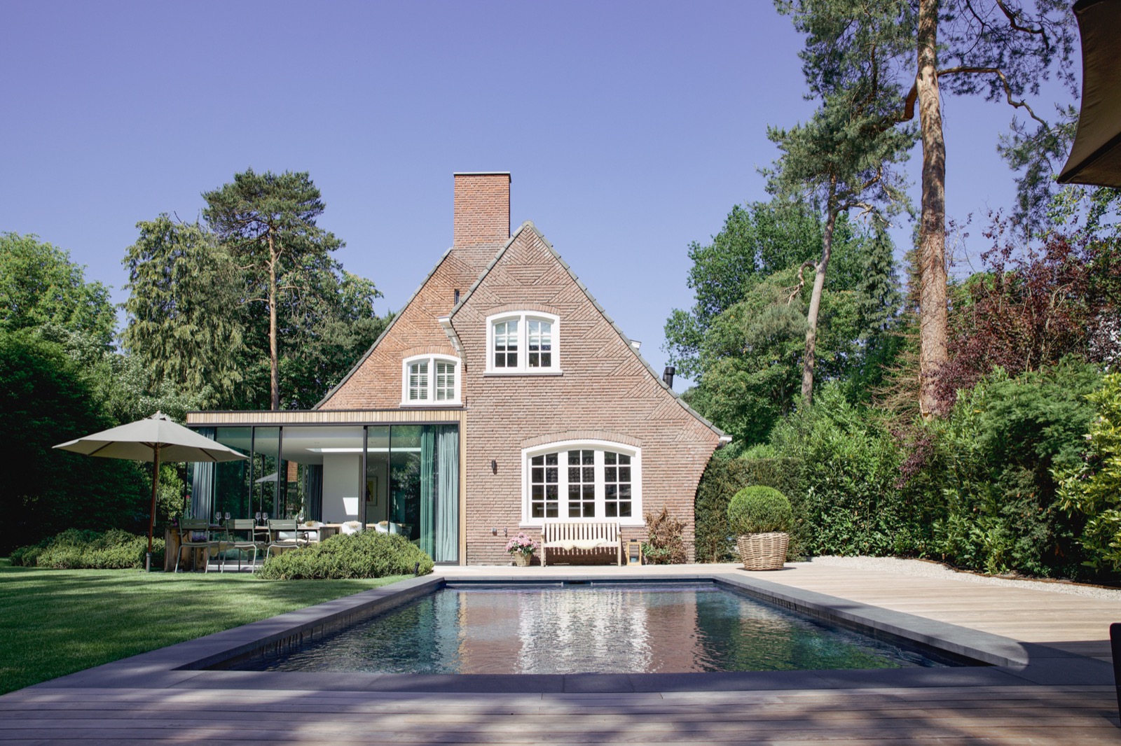 luxe tuinontwerp met zwembad