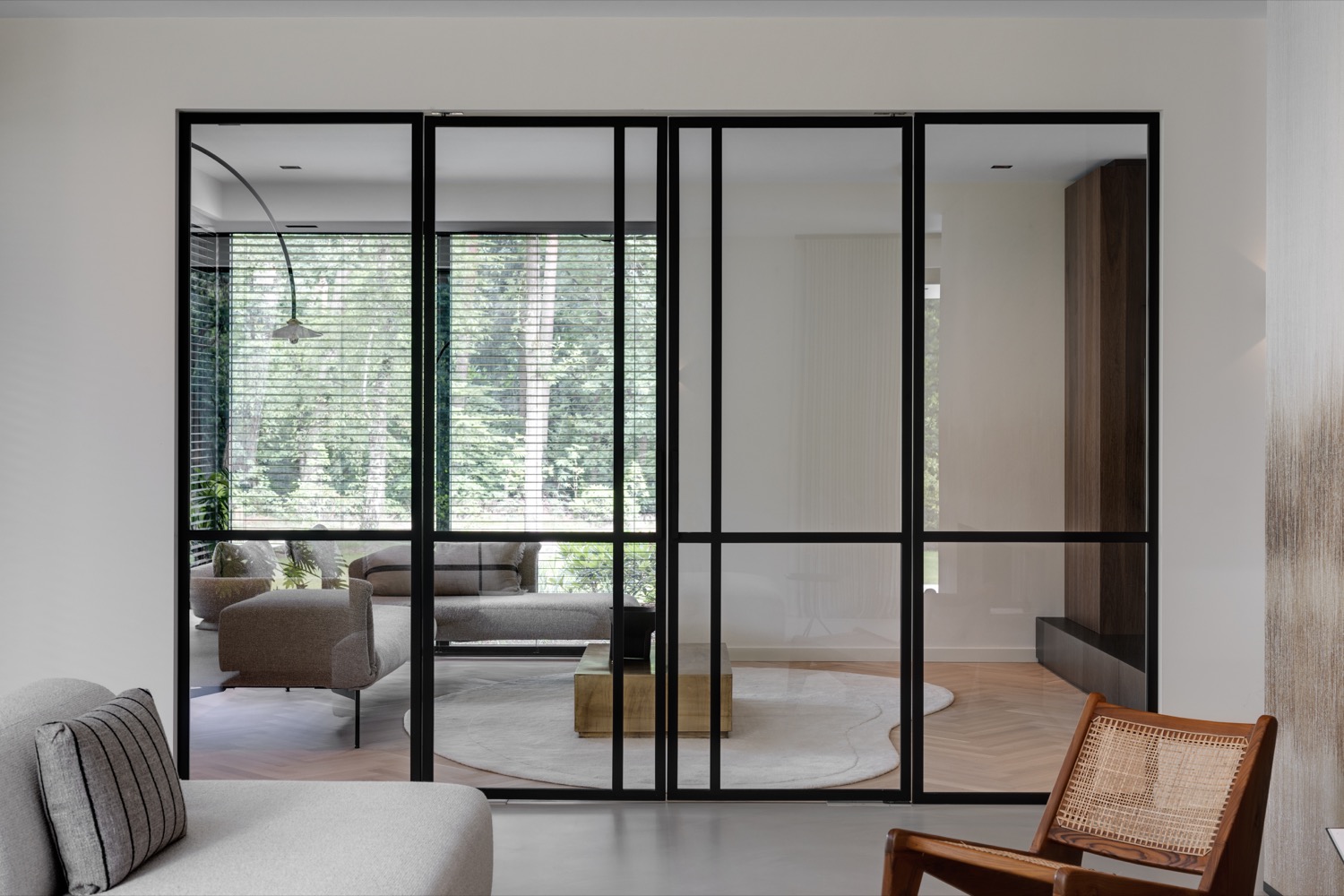 interieur met stalen deuren