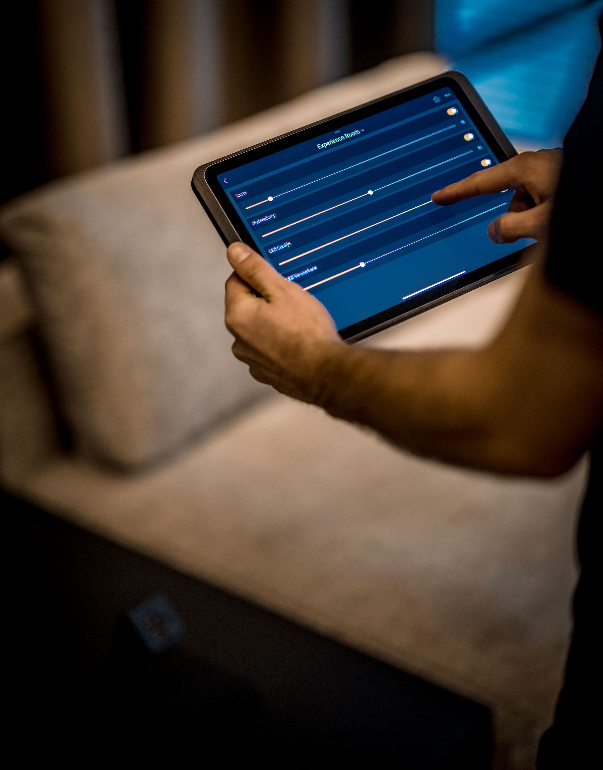 tablet met controlepanel
