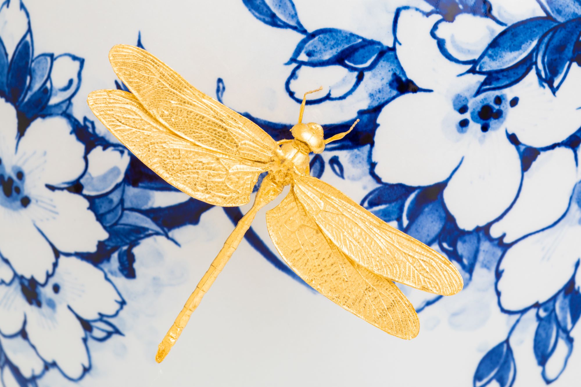 gouden insecten op kunst