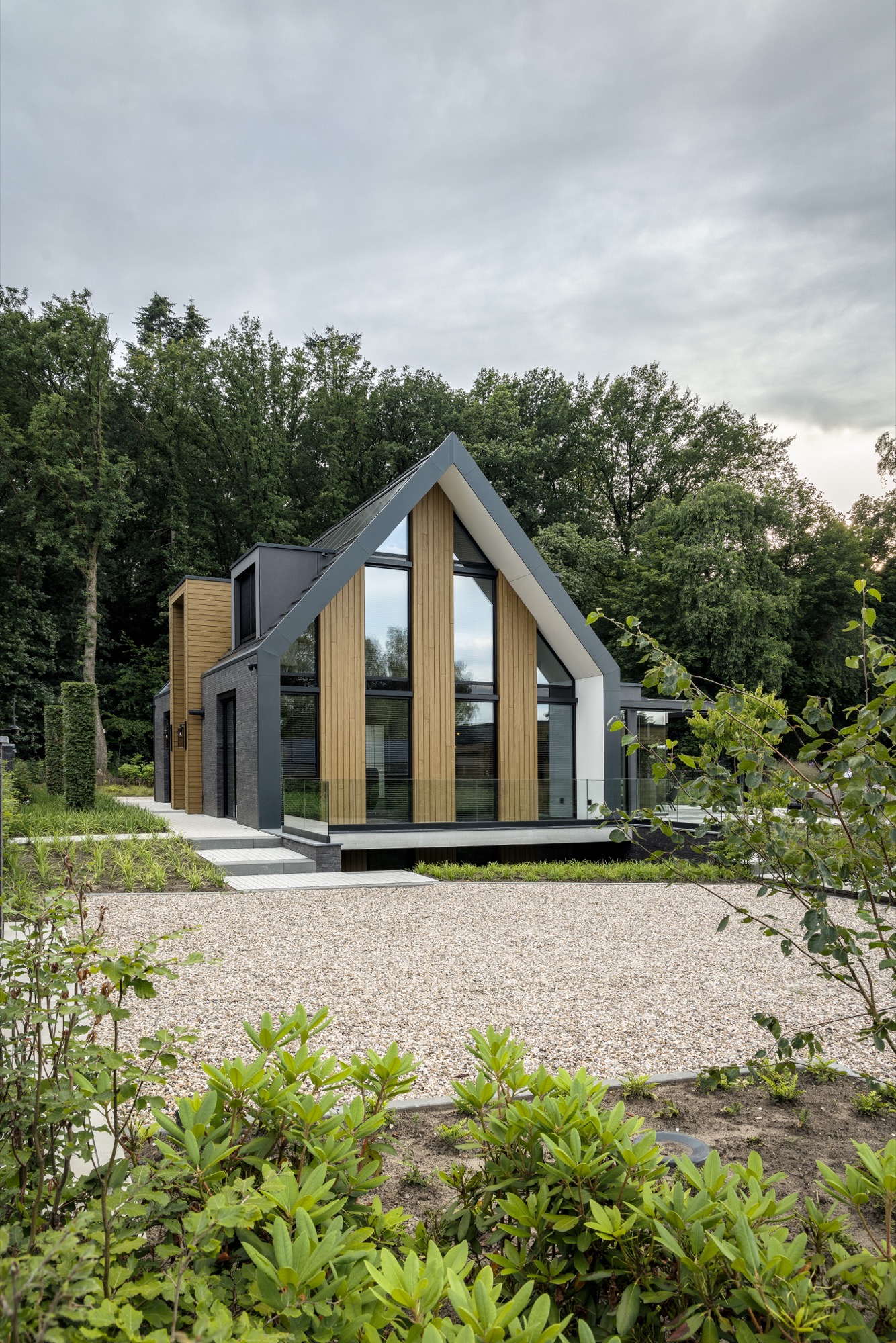 Luxe moderne villa met maatwerk interieur