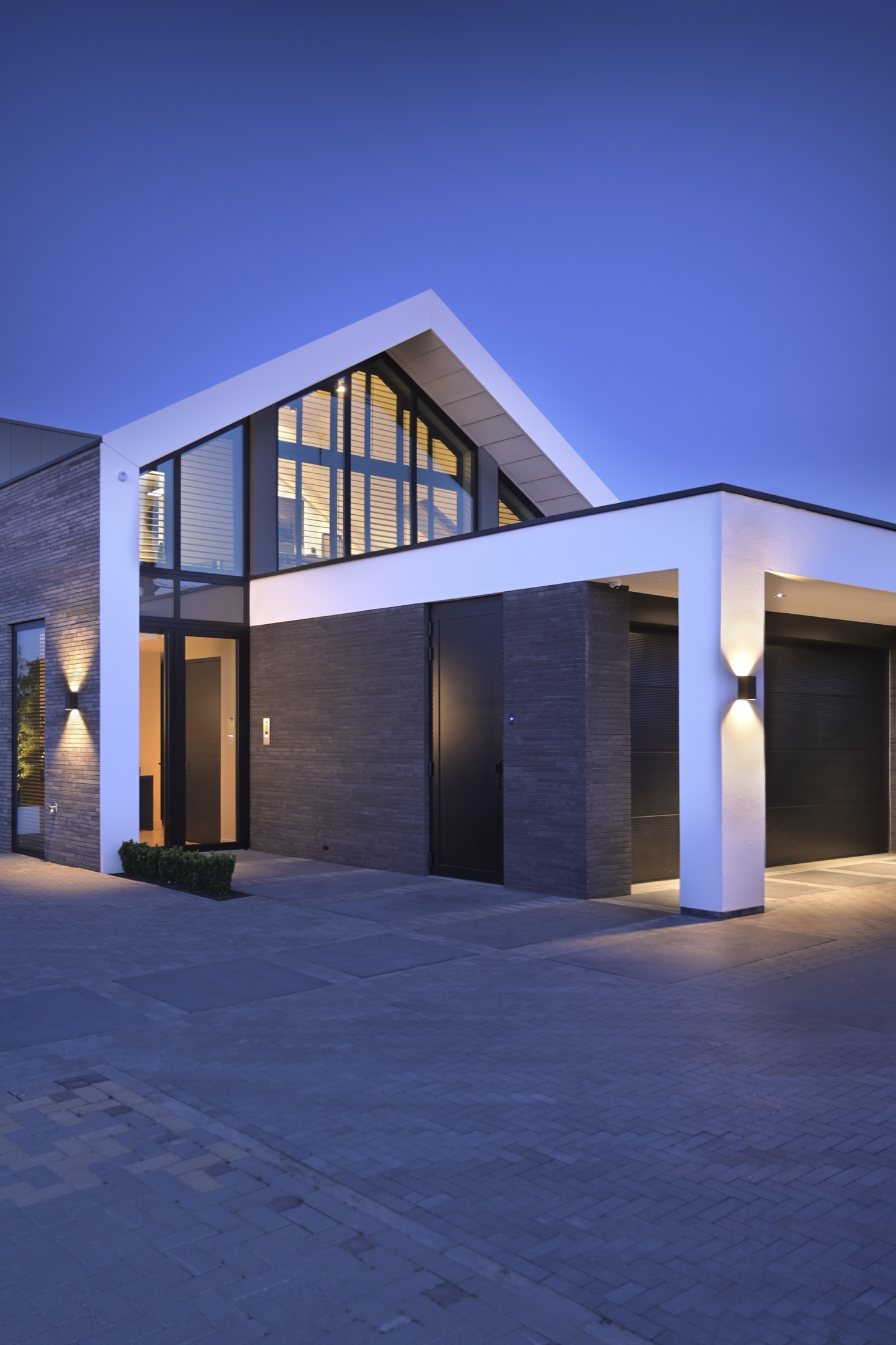 luxe villa met gevelverlichting