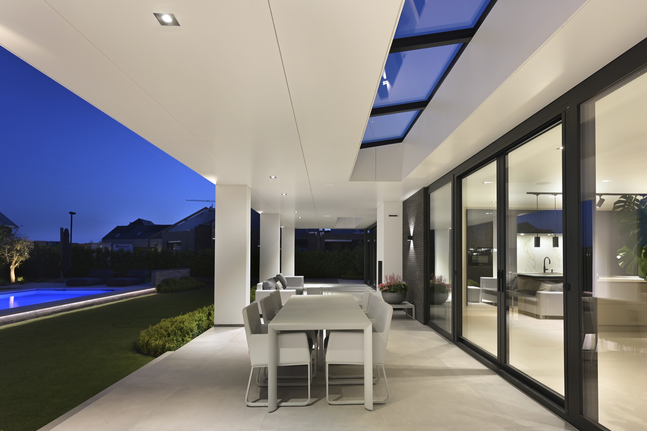 moderne woning met veranda met lichtkoepel