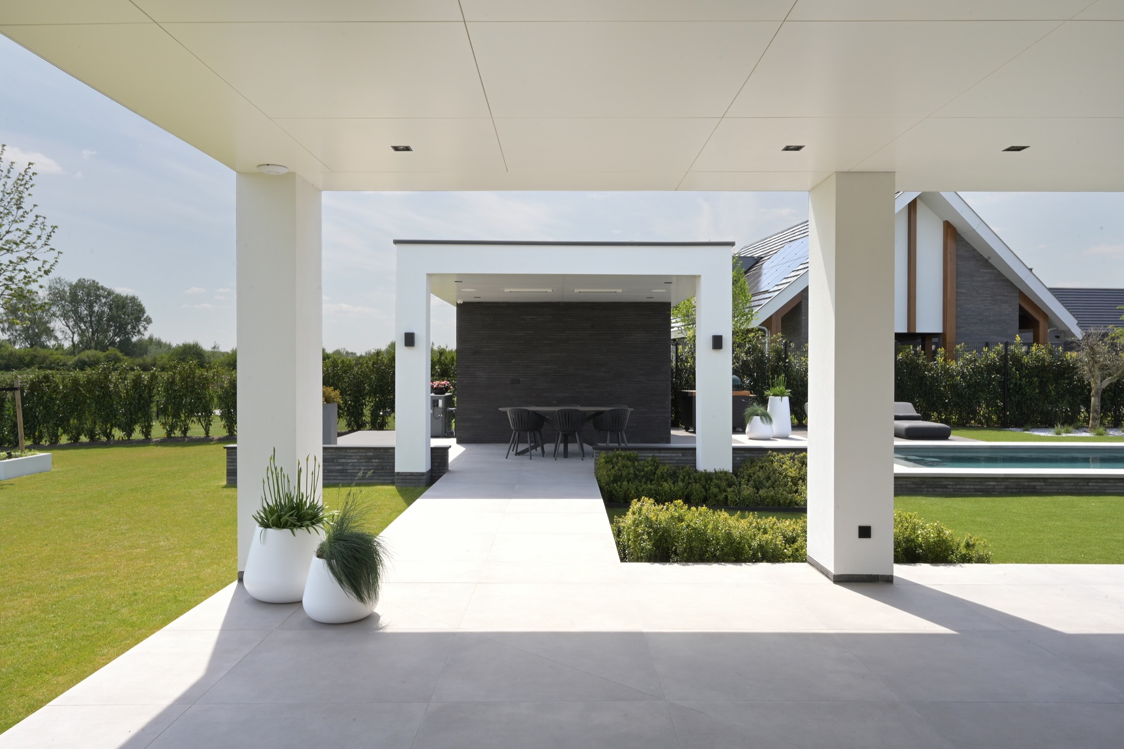 villa met modern tuinontwerp
