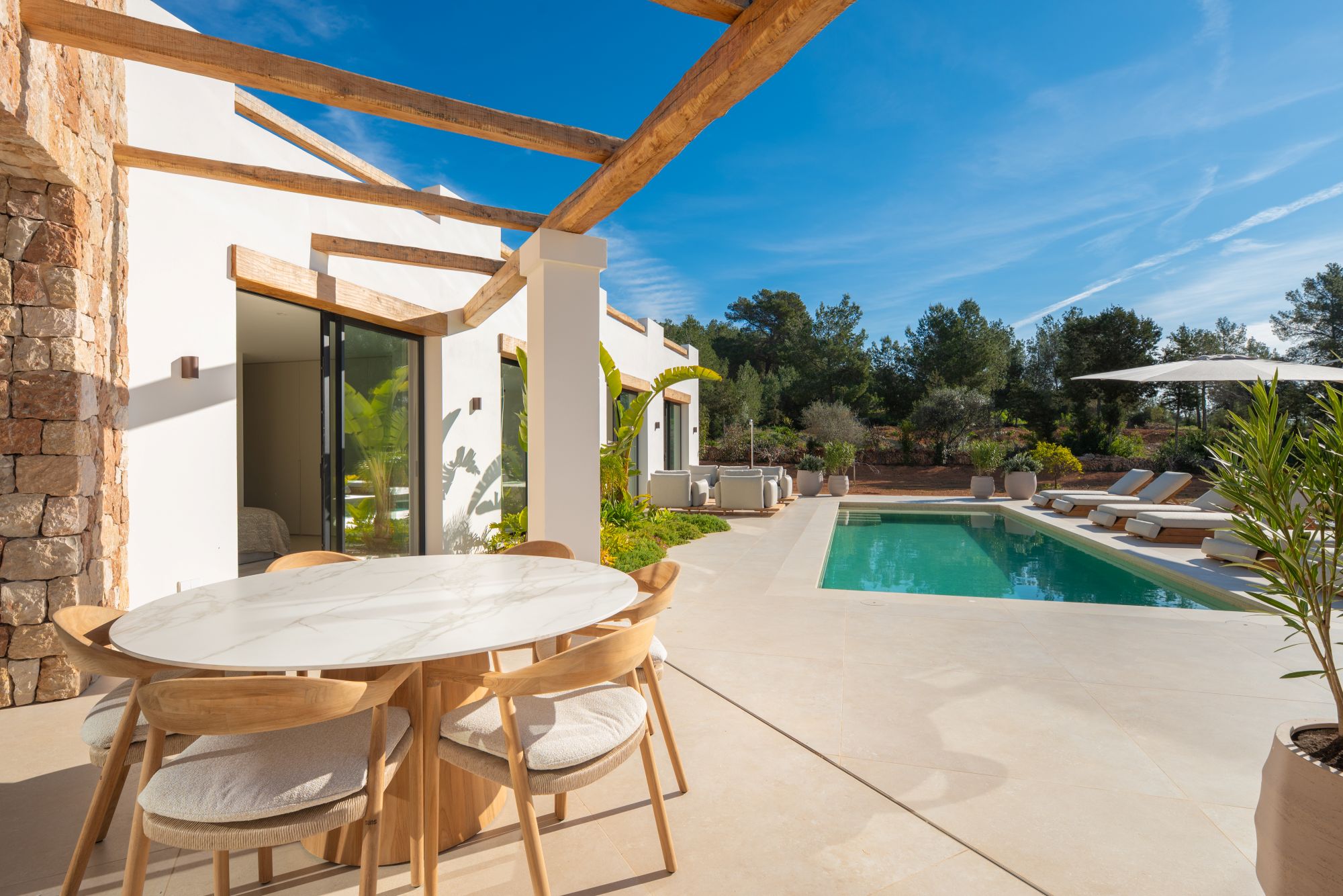 terras in luxe tuin