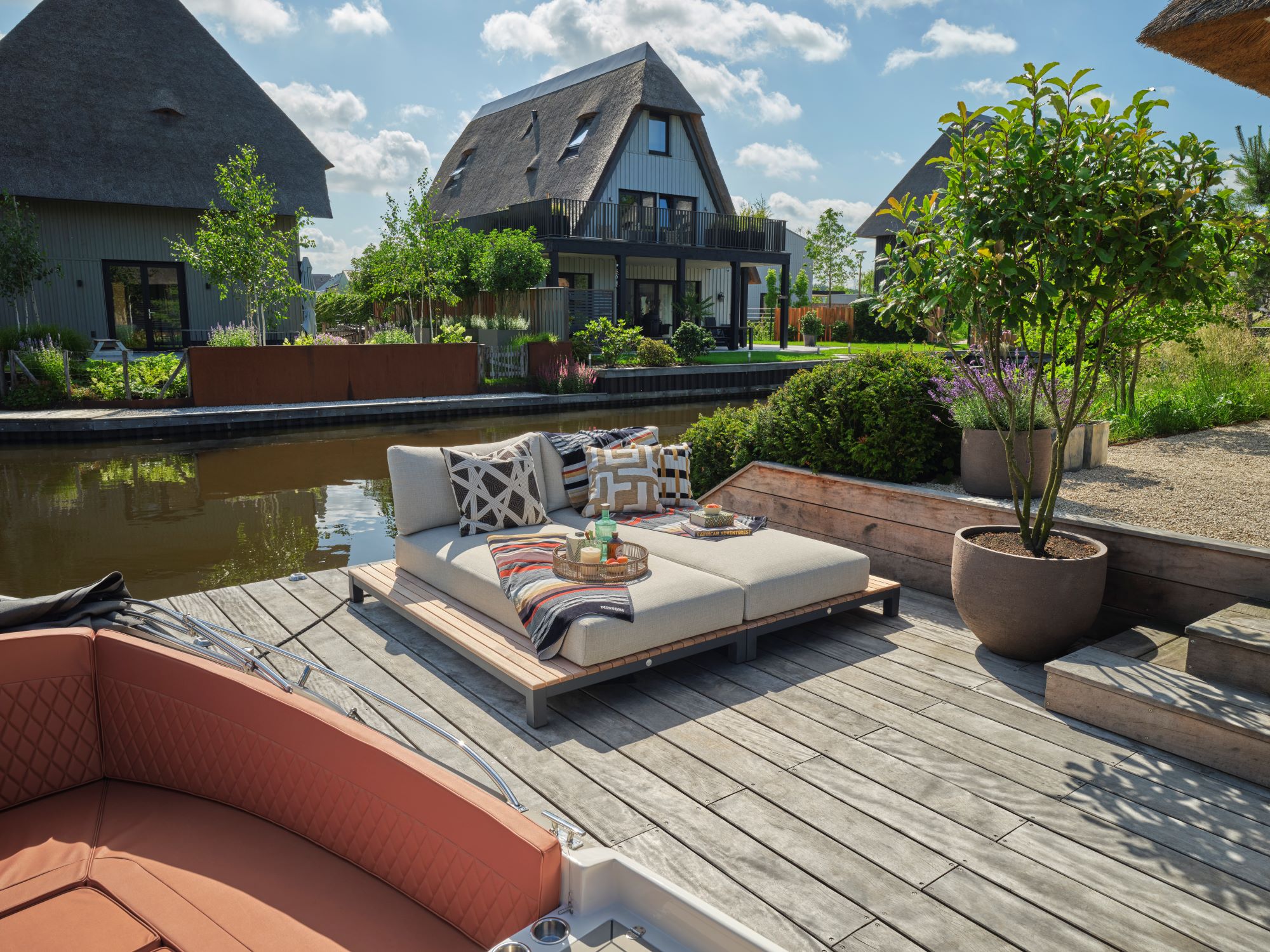 Luxe ligbedden op vlonder