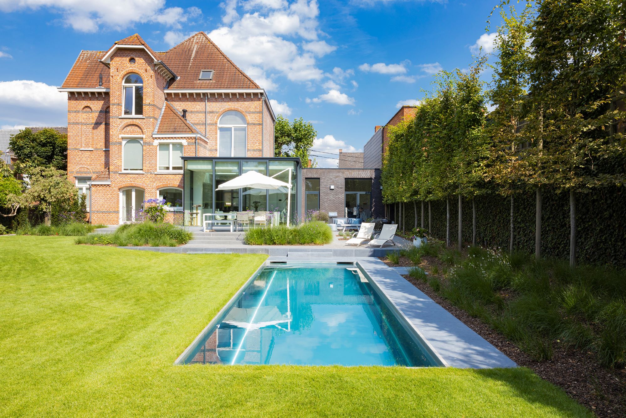 inox zwembad met luxe villa