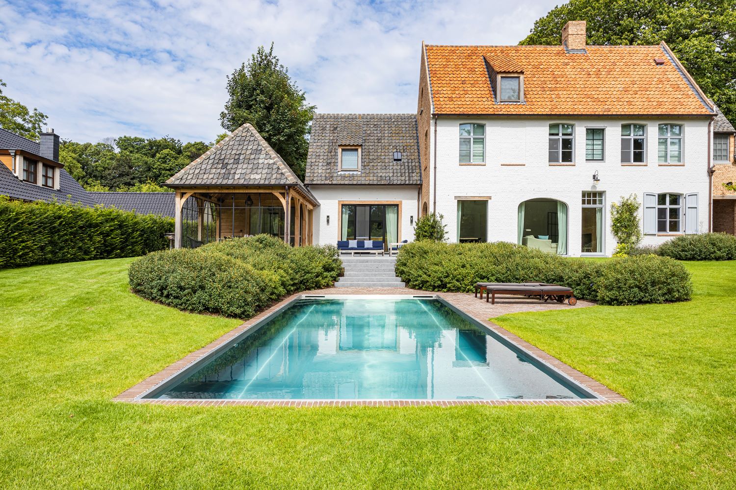 luxe zwembad met villa