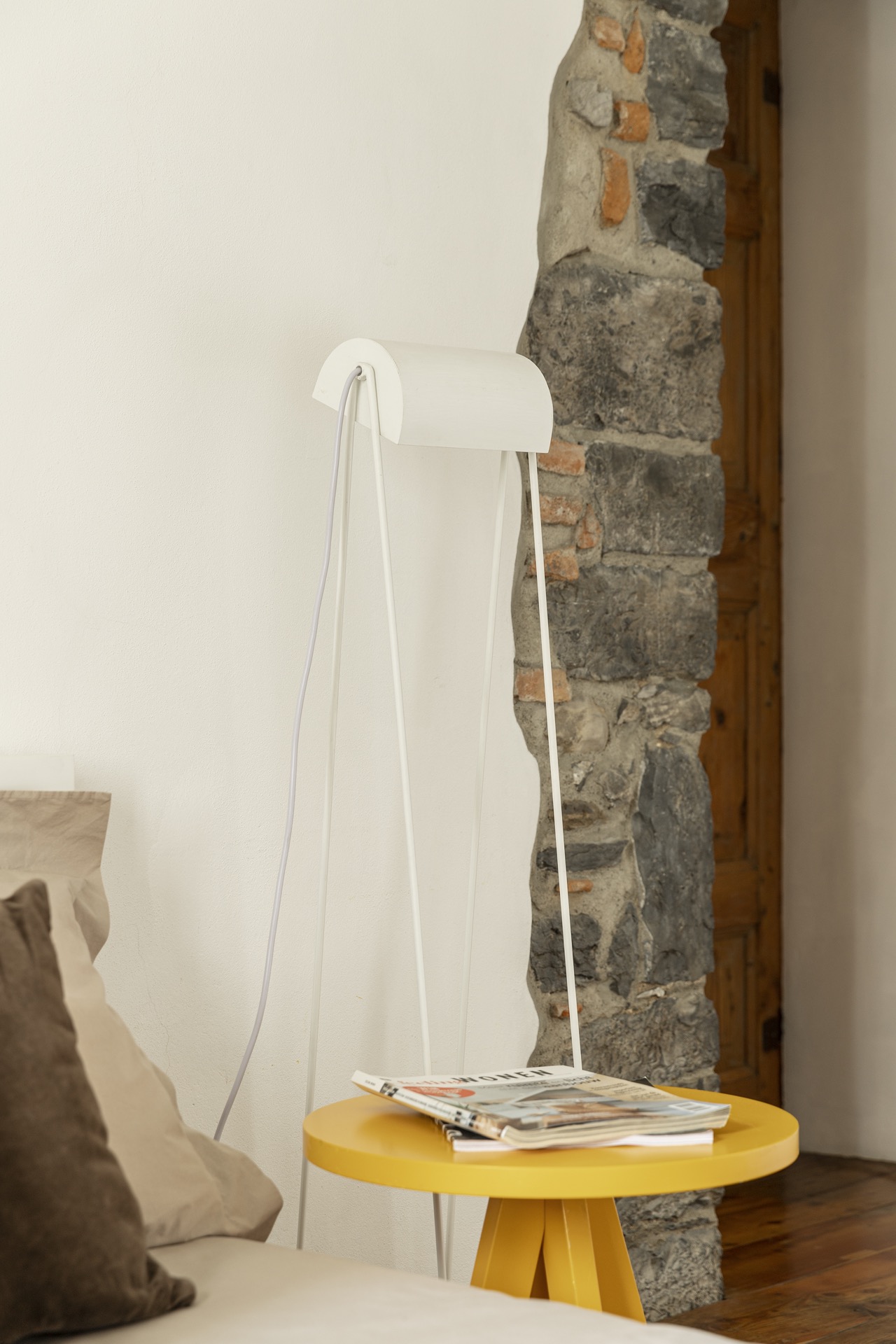 nachtkastje met lamp