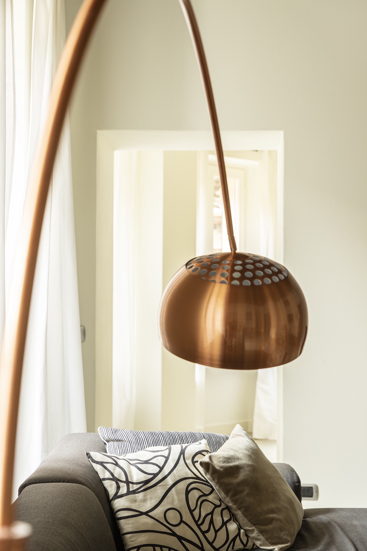 moderne woonkamer met luxe lamp