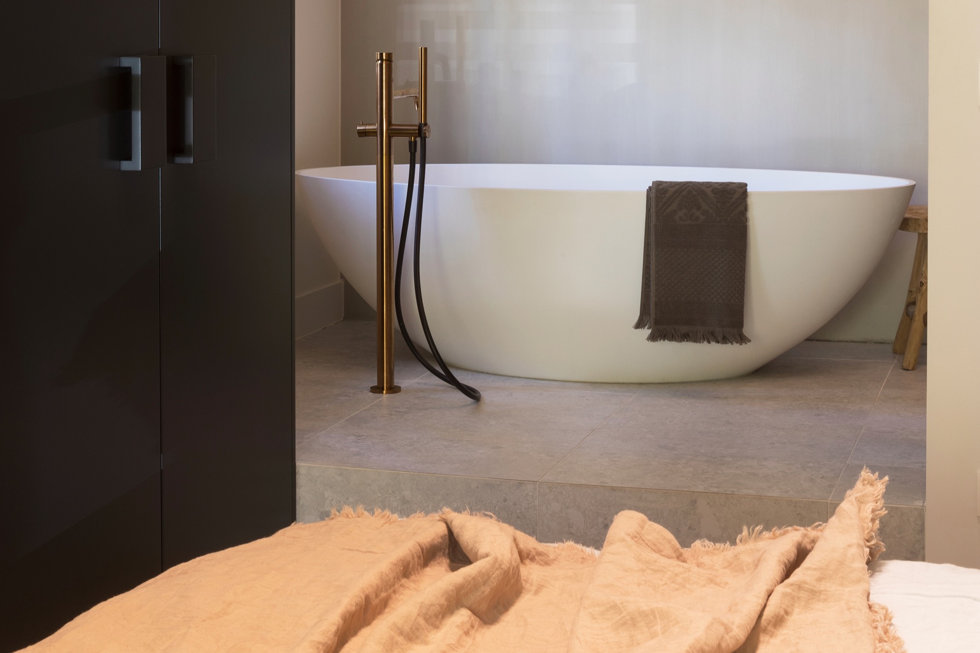 badkamer met vrijstaand bad
