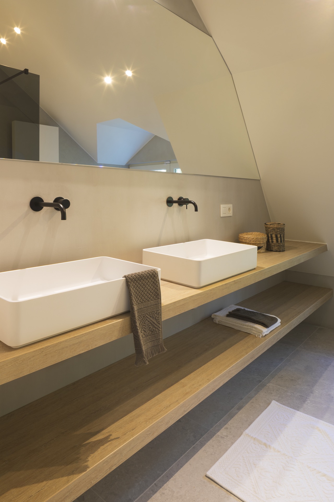 luxe badkamer met dubbele wasbak