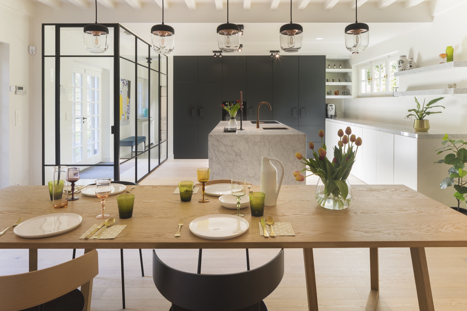 luxe eettafel met stoelen