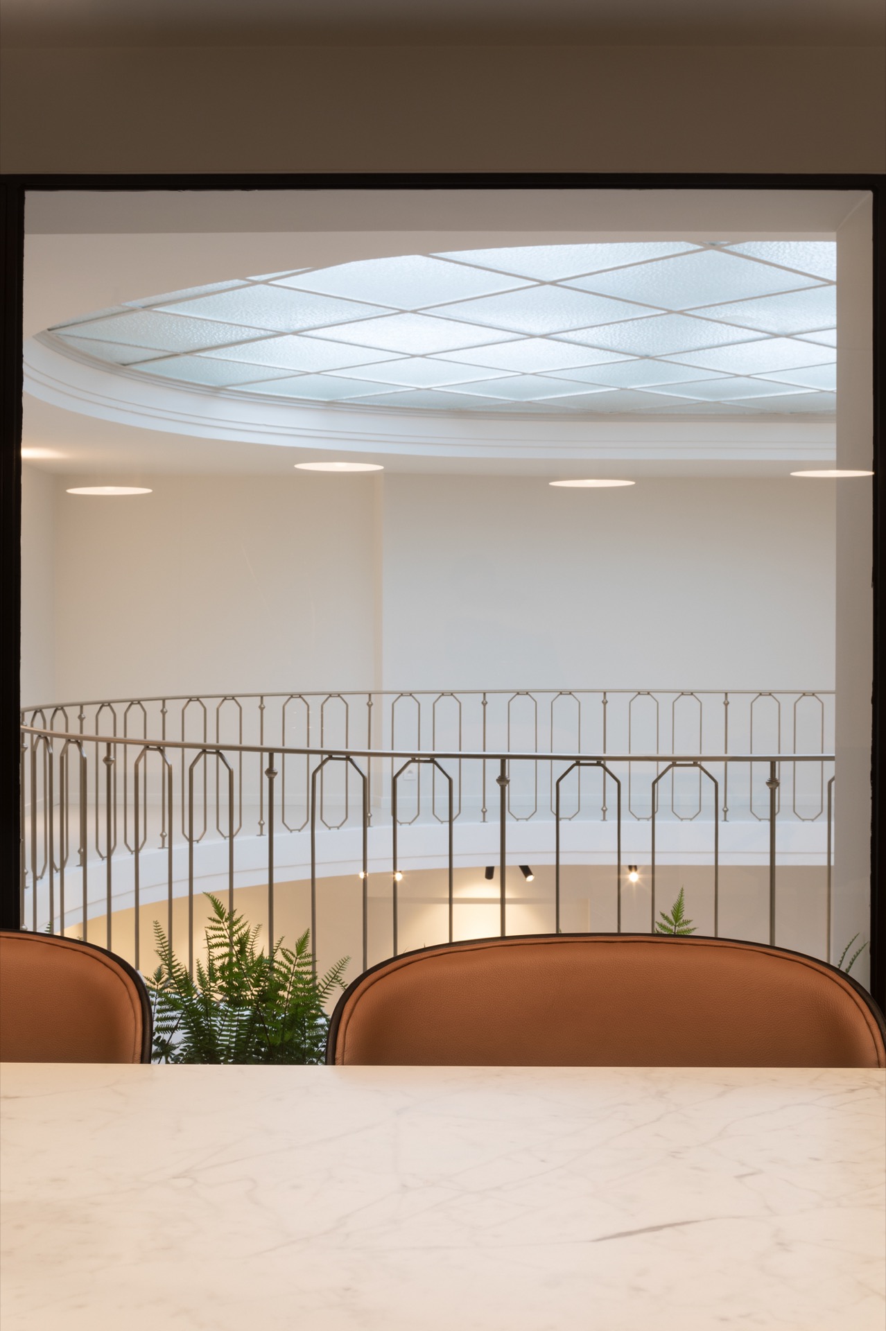 luxe stoelen in vergaderruimte