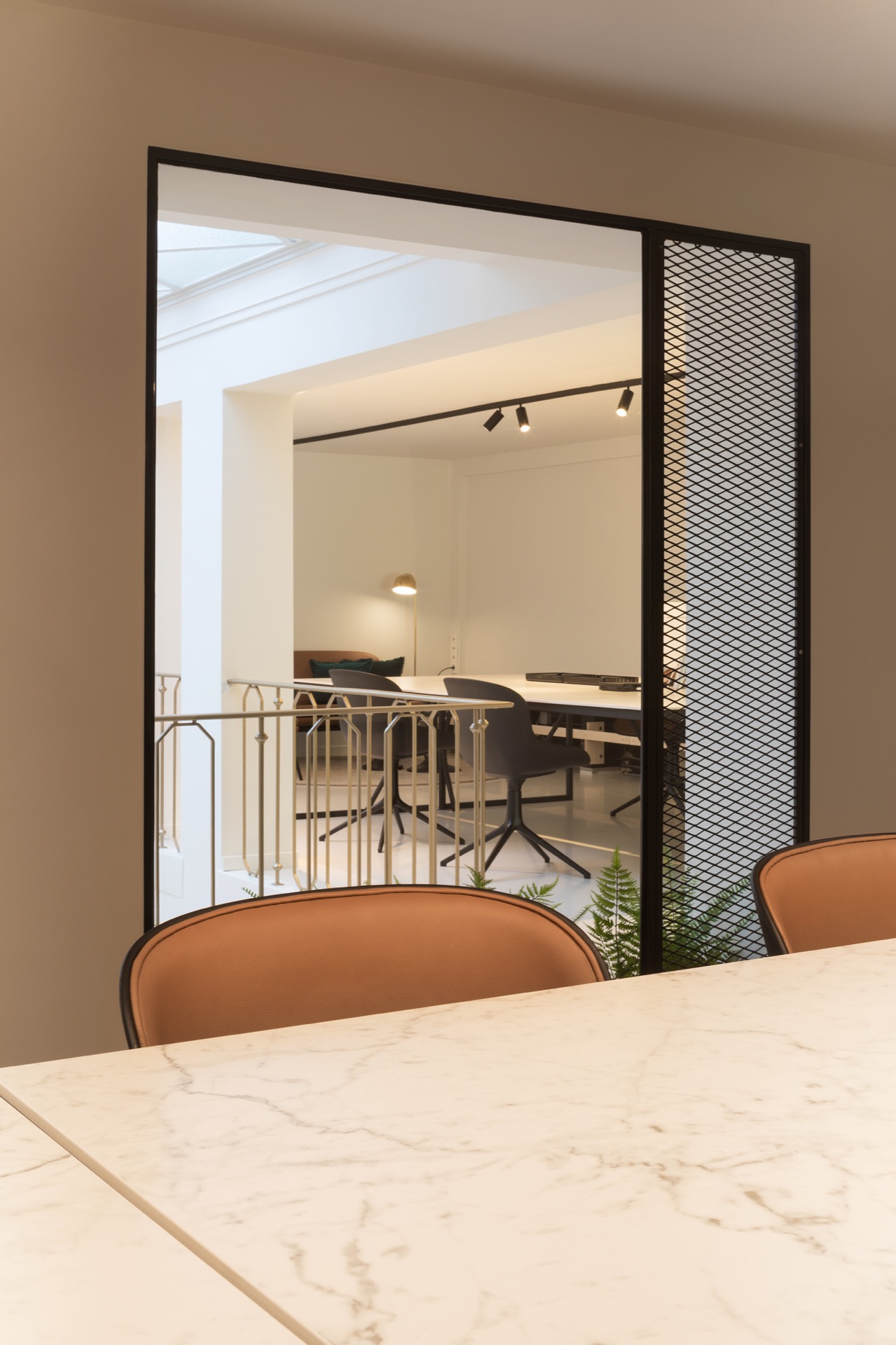 vergaderruimte met luxe stoelen