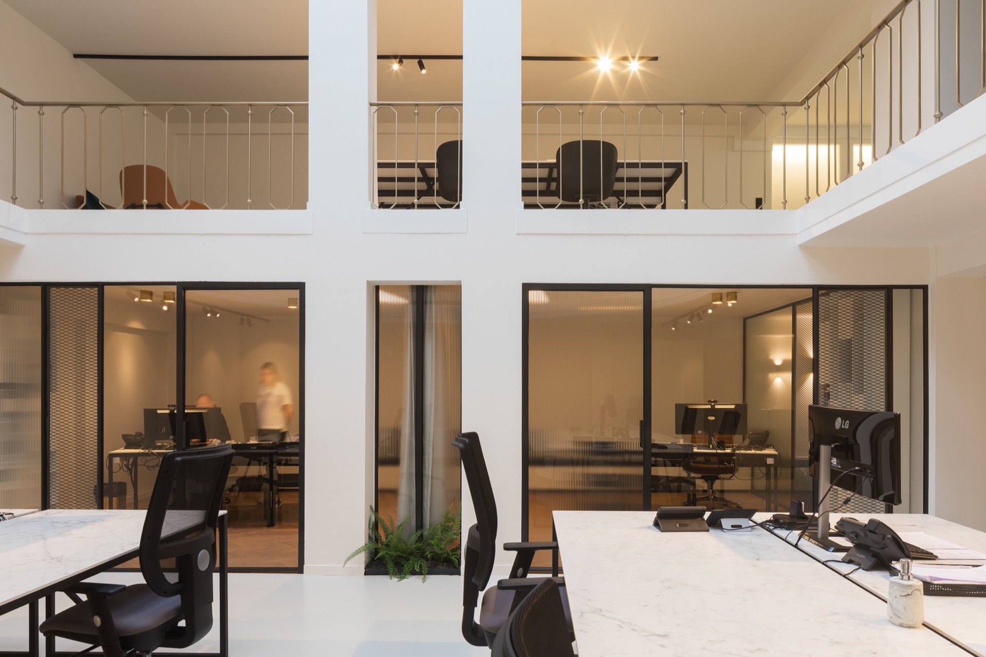 kantoor met luxe werkplekken