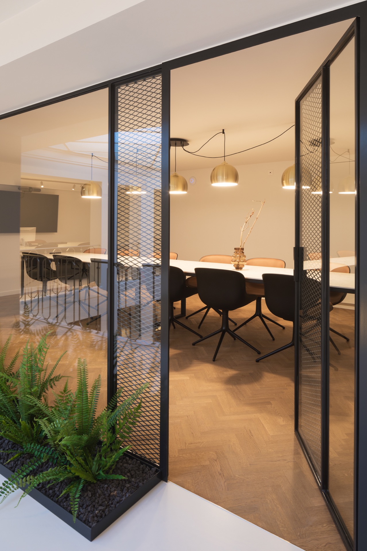 vergaderruimte met luxe meubels