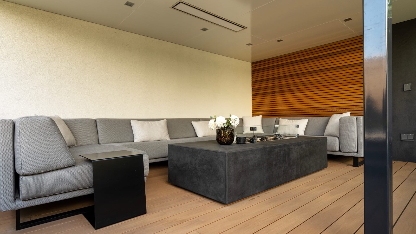 luxe veranda met heater en loungeset