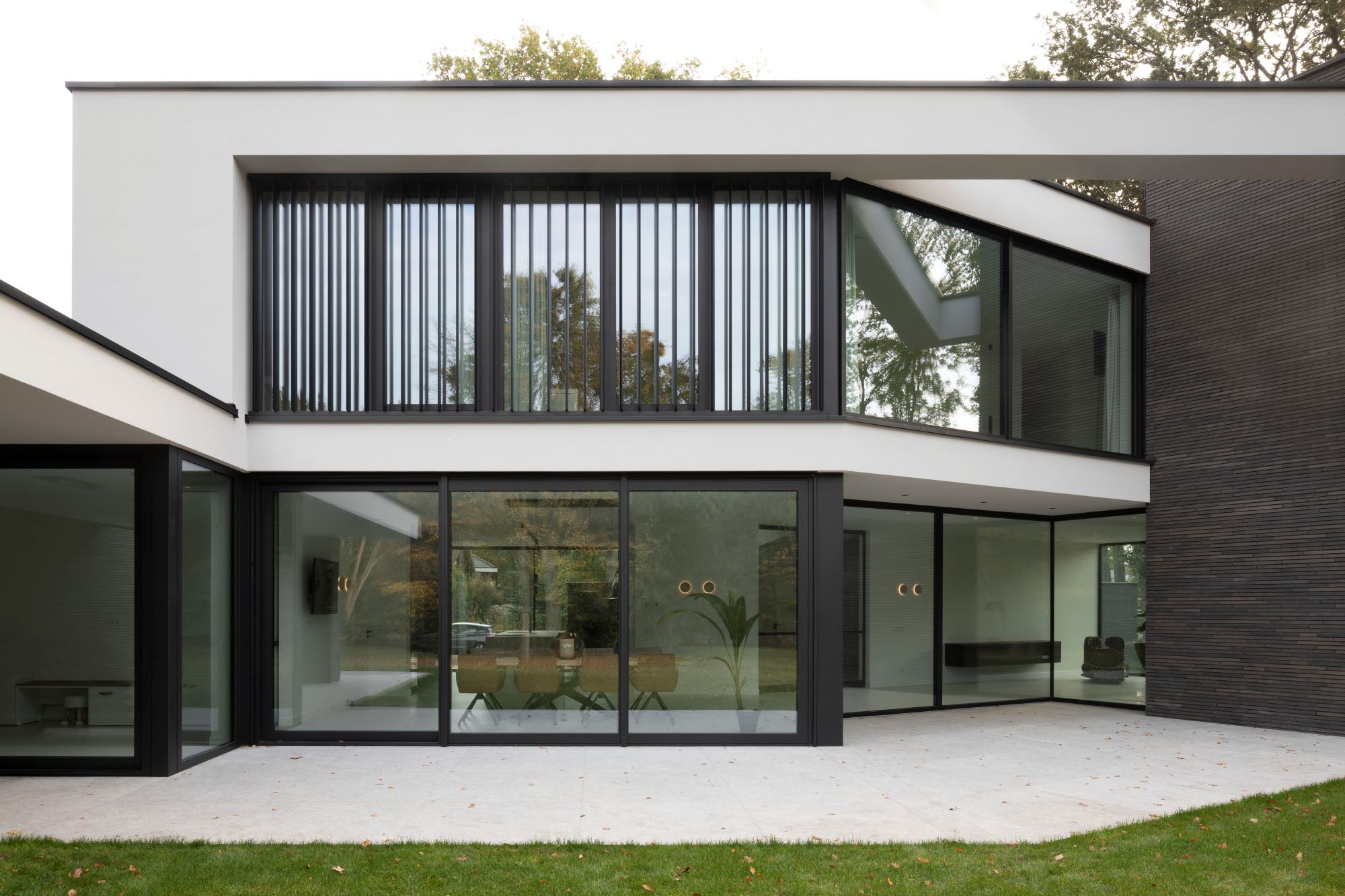 villa met glazen wanden