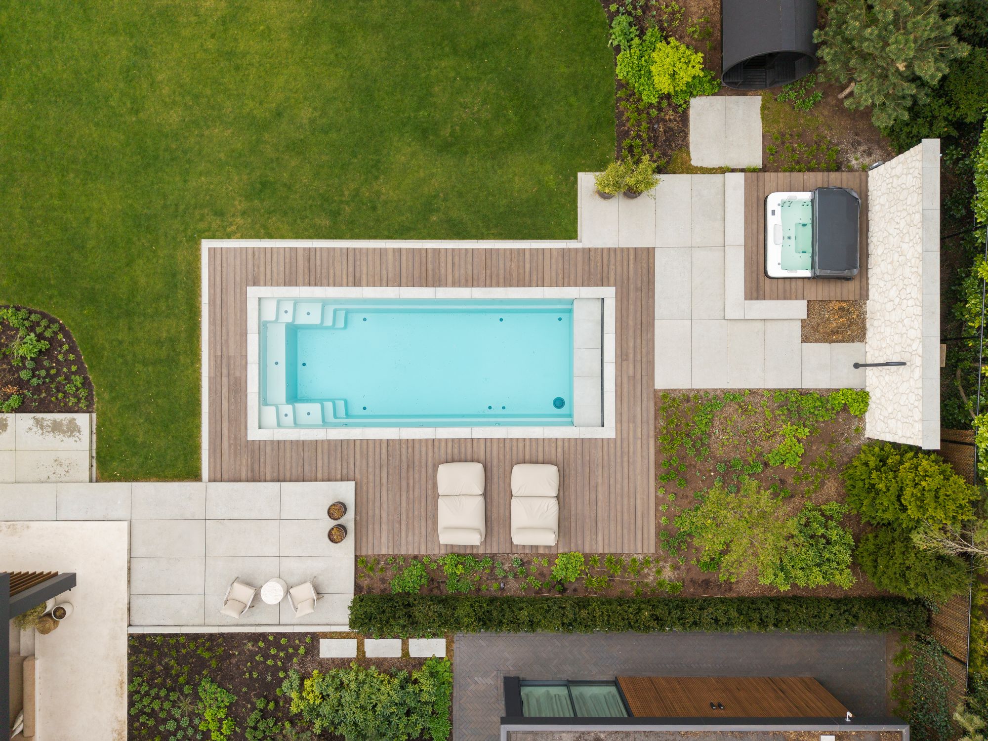 overzicht villa tuin