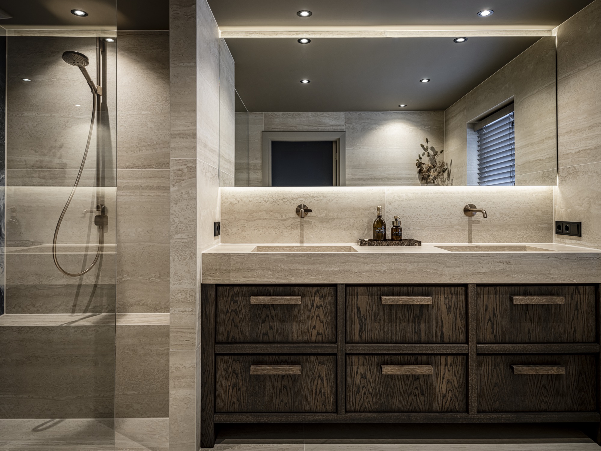 luxe badkamer met dubbele wastafel
