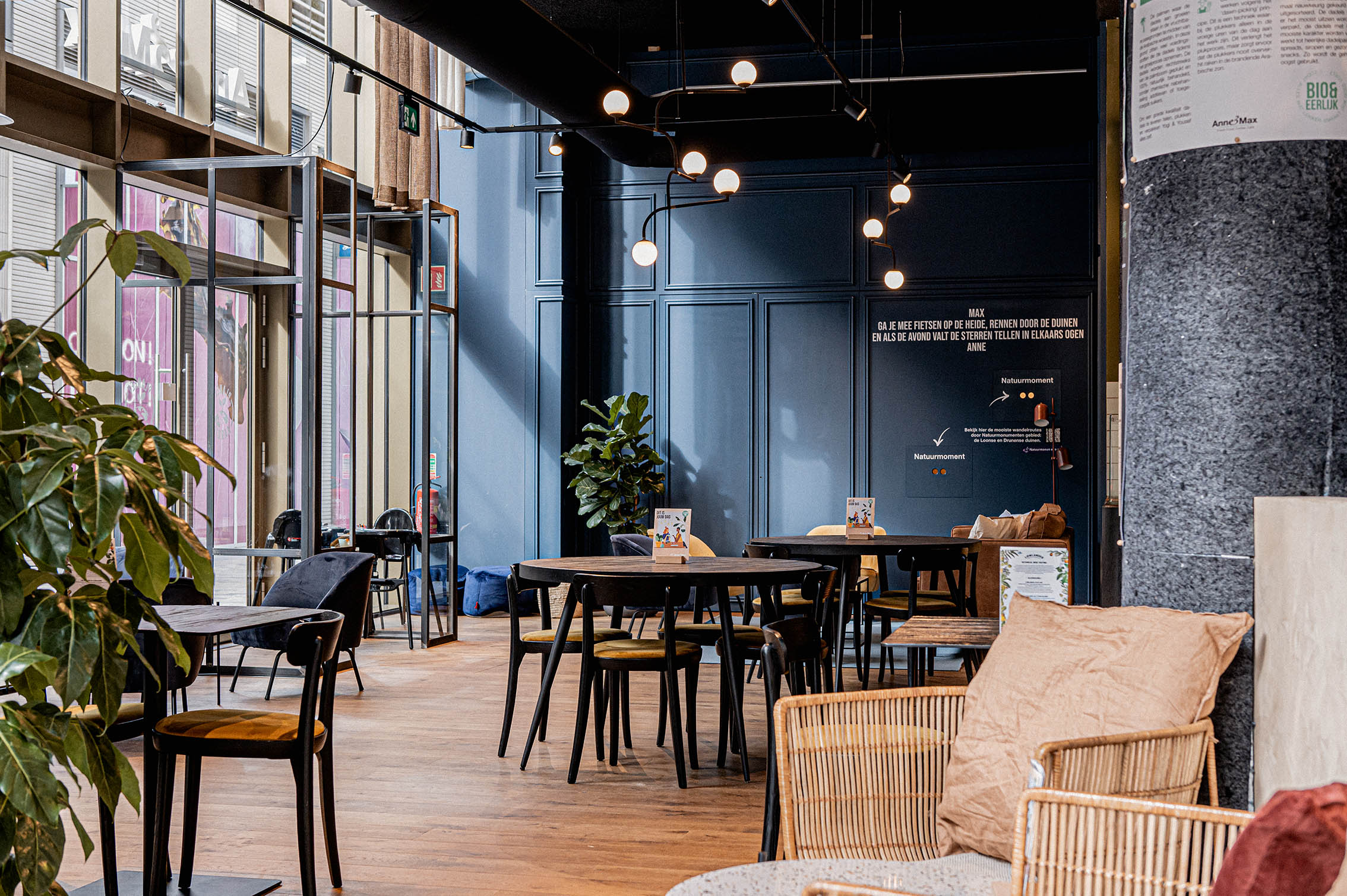 eettafels met stoelen