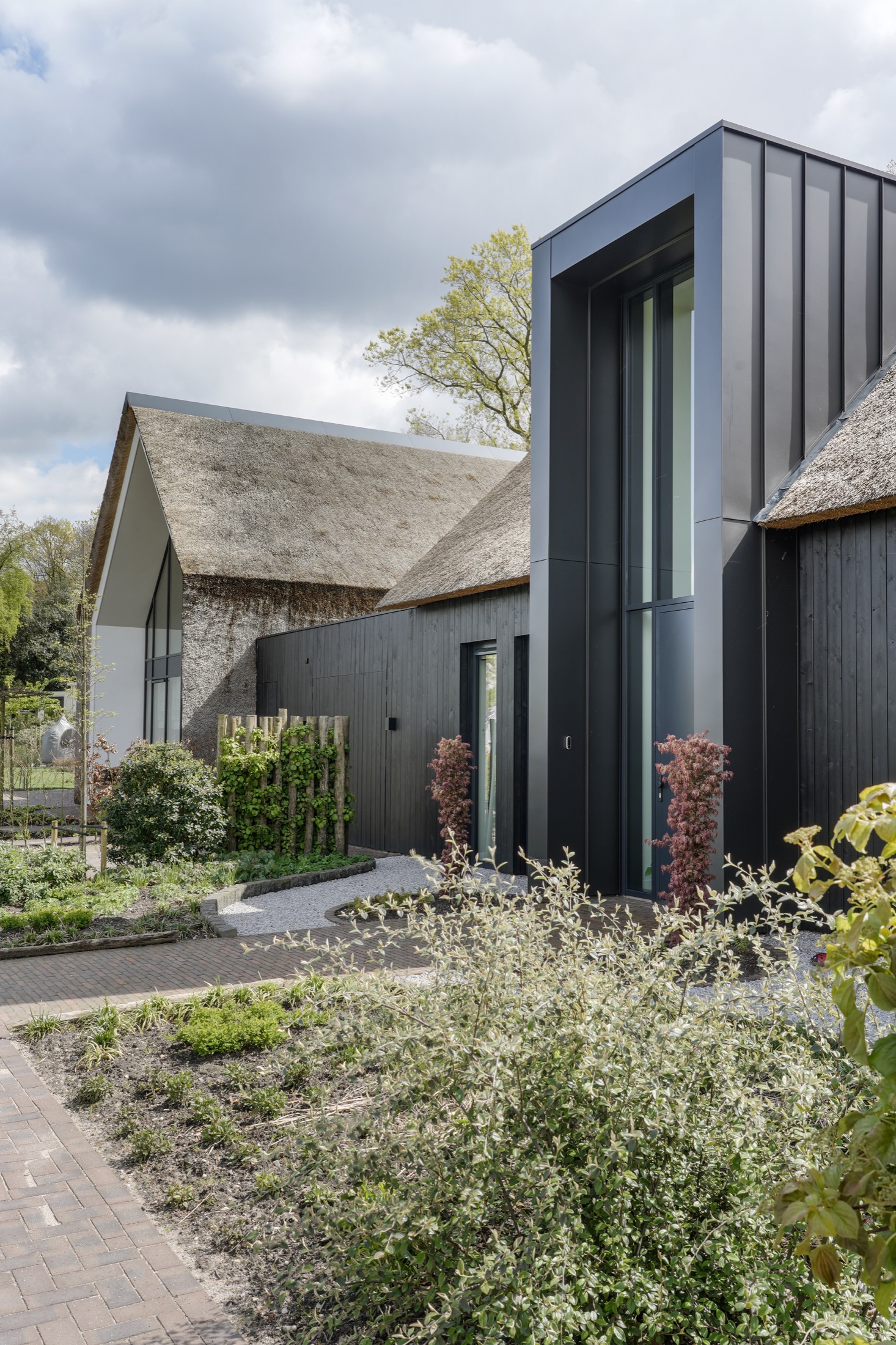 luxe villa met rieten dak